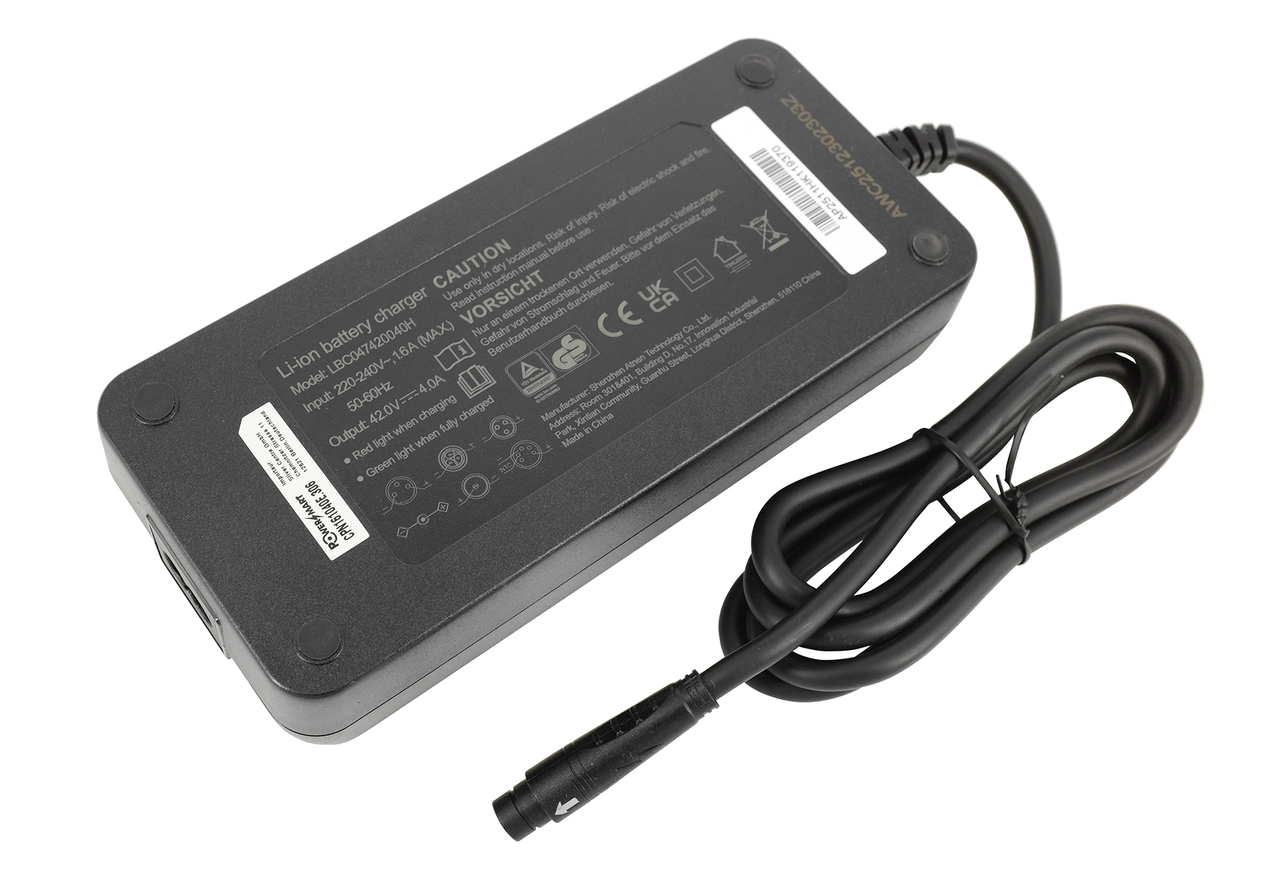 Cargador de baterías de Li-ion negro con cable y conector, modelo LBC047420040H.