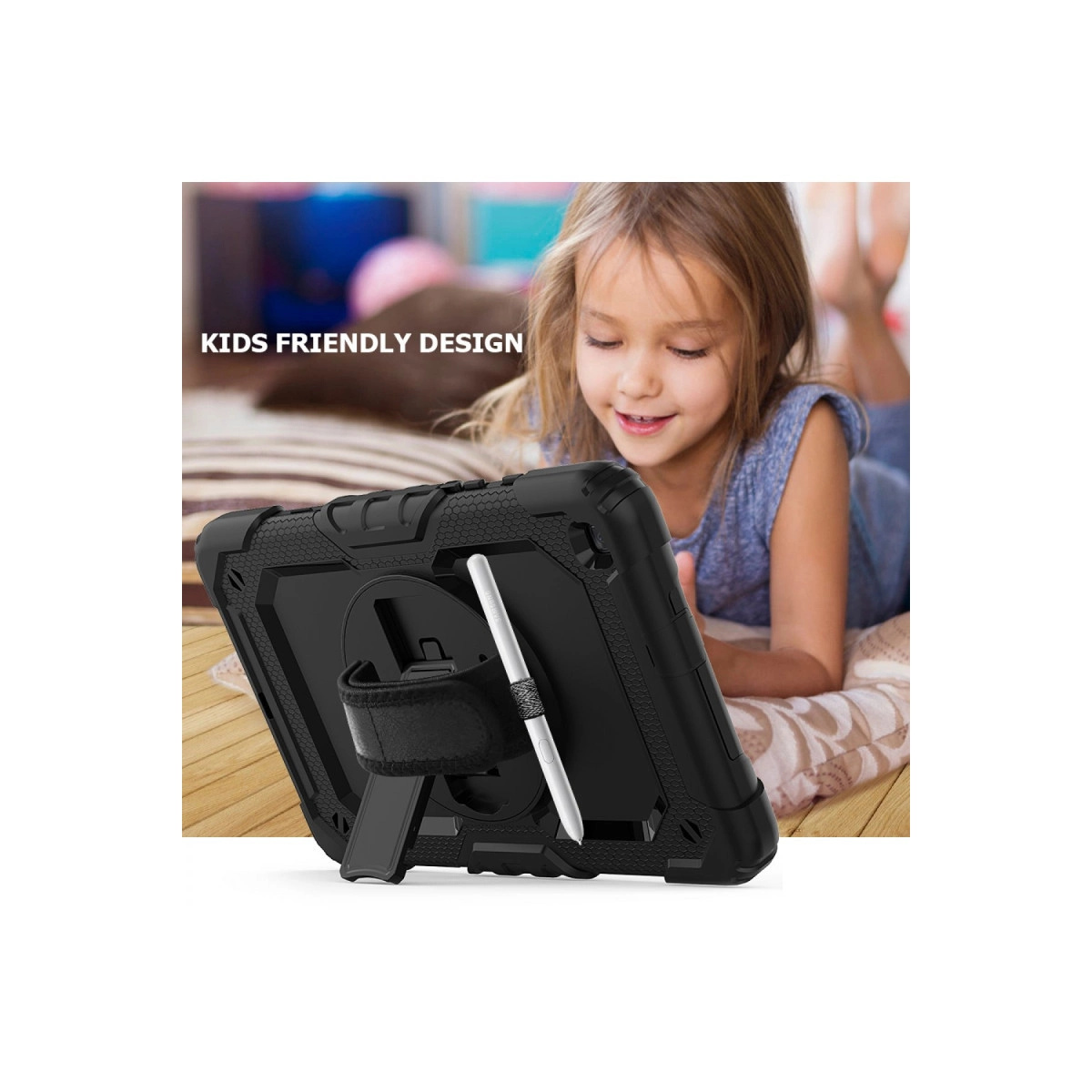 Gülümseyen bir kızın önünde stantlı ve kalem tutuculu siyah tablet kılıfı.
