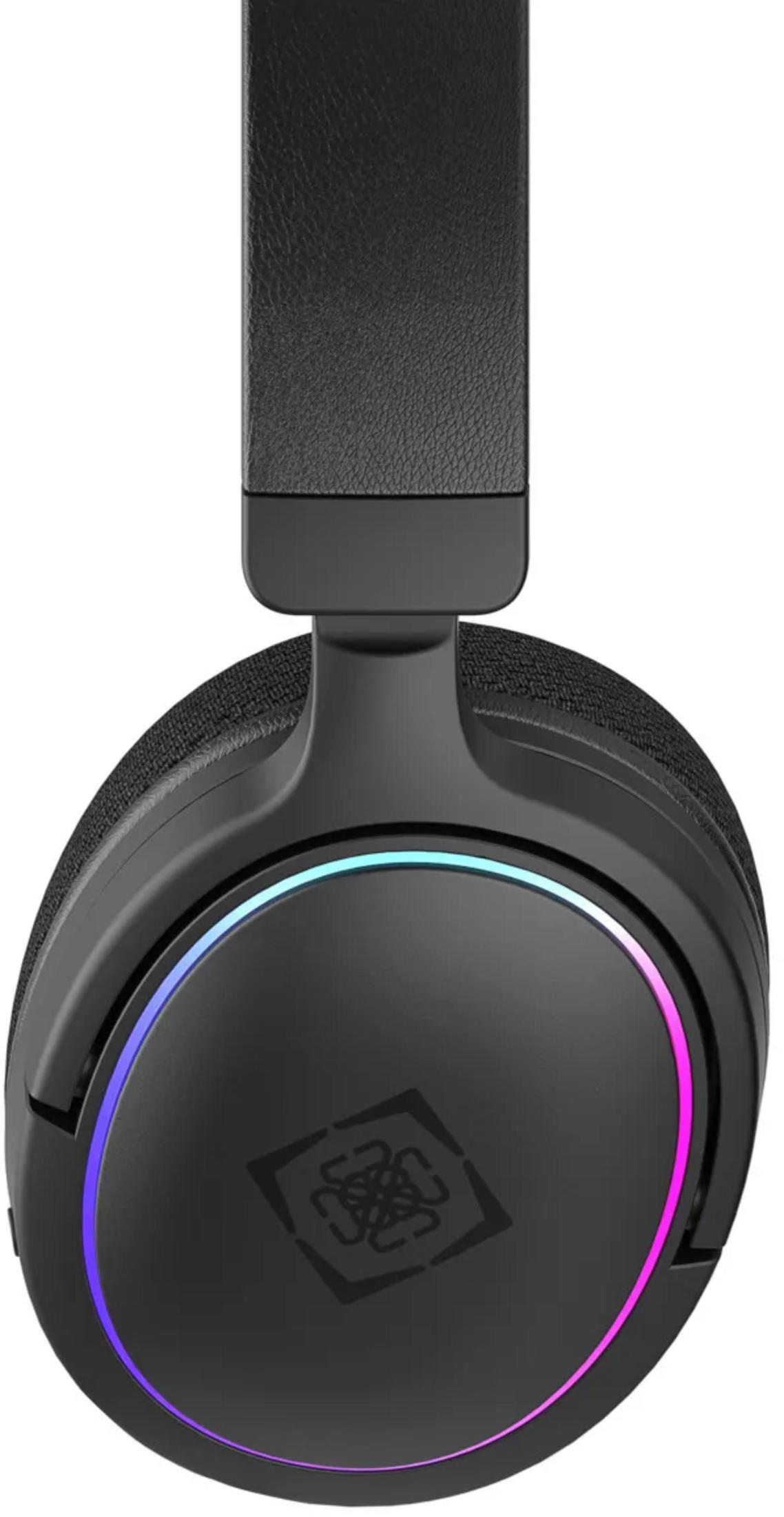 Cuffie nere circumaurali con illuminazione RGB sui padiglioni e un logo.