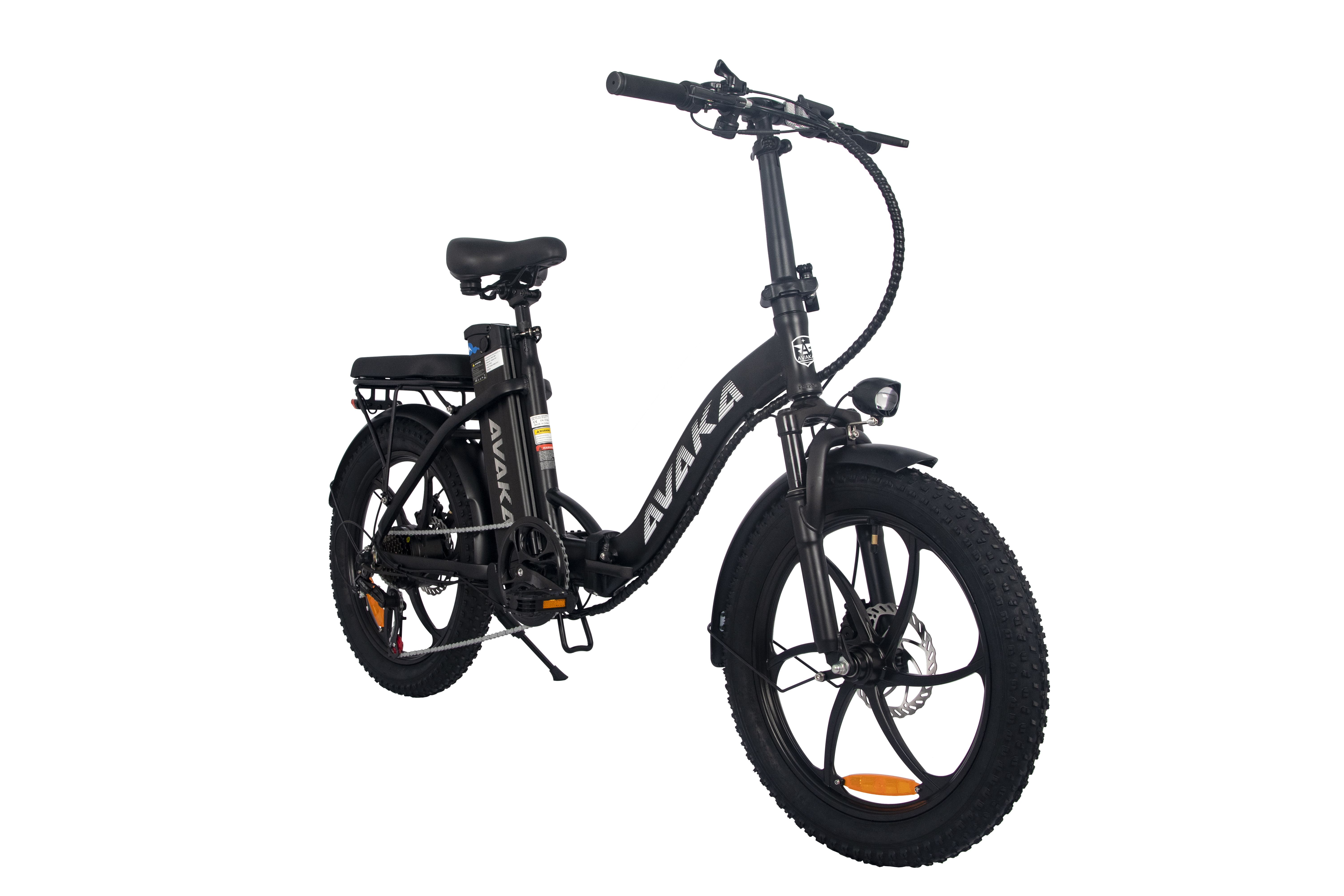 Schwarzes faltbares E-Bike mit breiten Reifen und Gepäckträger.