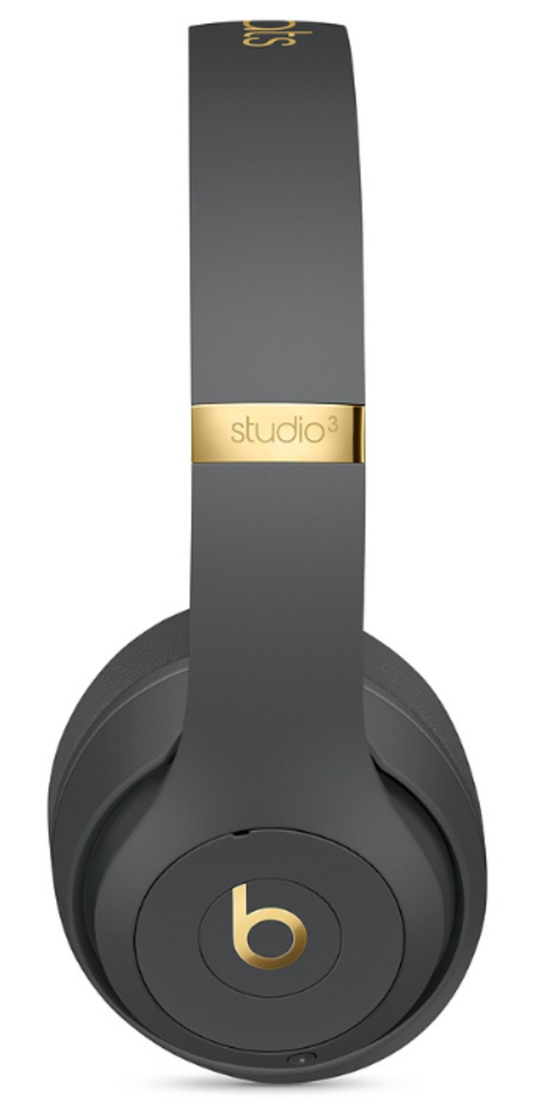 Cuffie grigio scuro con accenti dorati, logo Studio3 e simbolo Beats.
