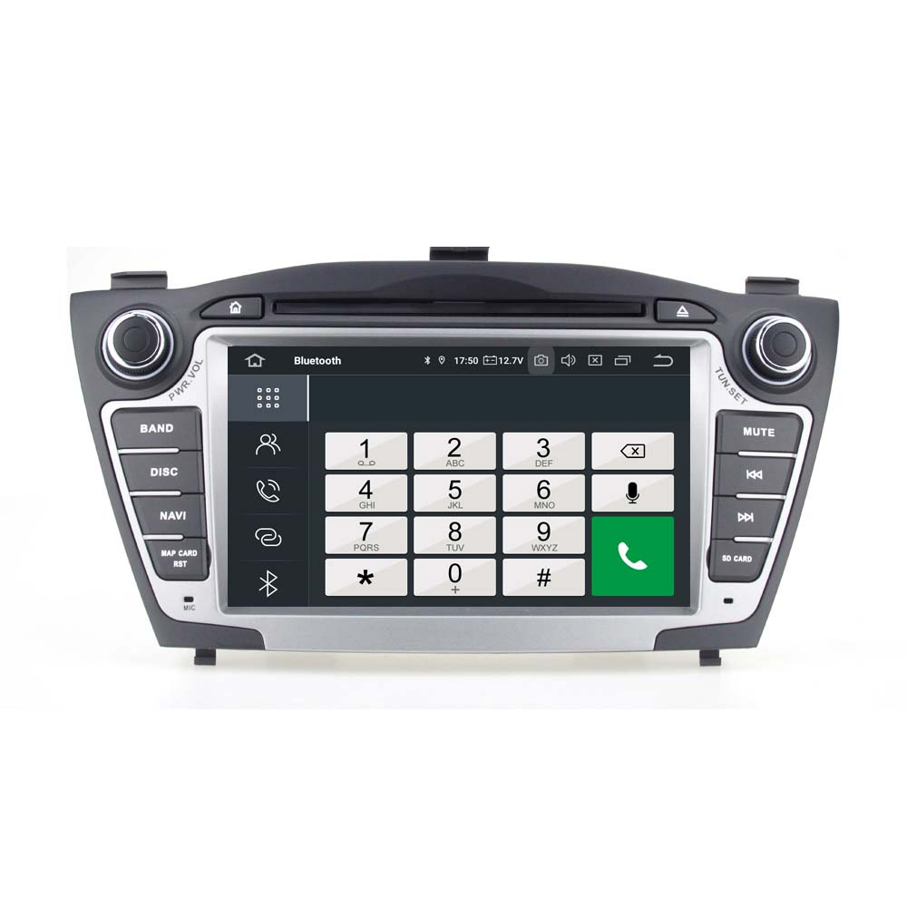 Ein Autoradio mit Touchscreen zeigt eine Tastatur und Bluetooth-Optionen.