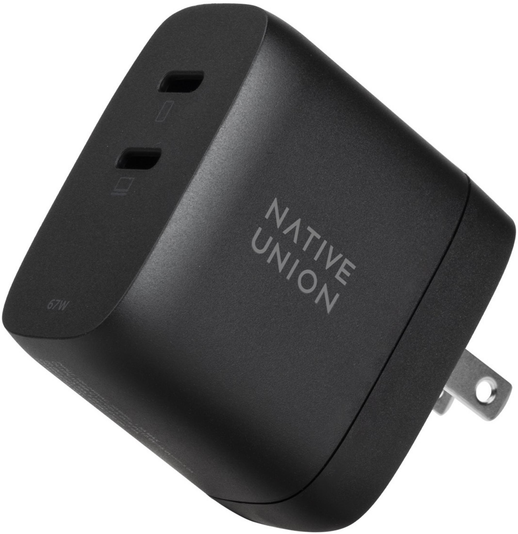 Un caricatore nero con due porte USB e logo Native Union. 67W.