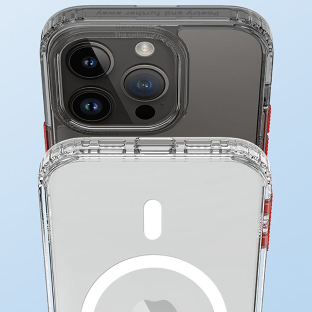 Üst üste dizilmiş iki şeffaf telefon kılıfı. Üstteki üç kamera lensi ve flaşı gösterir.