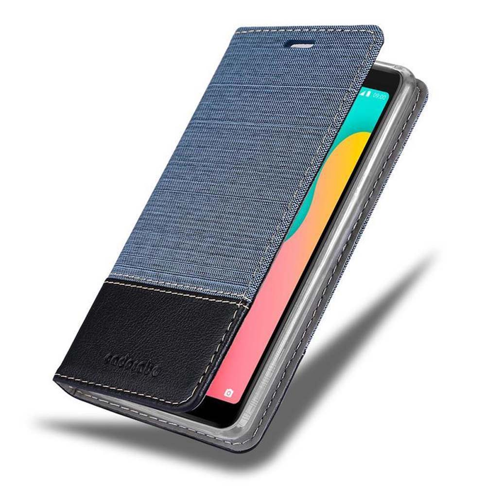 Uno smartphone con copertina flip in denim blu. L'interno è nero.