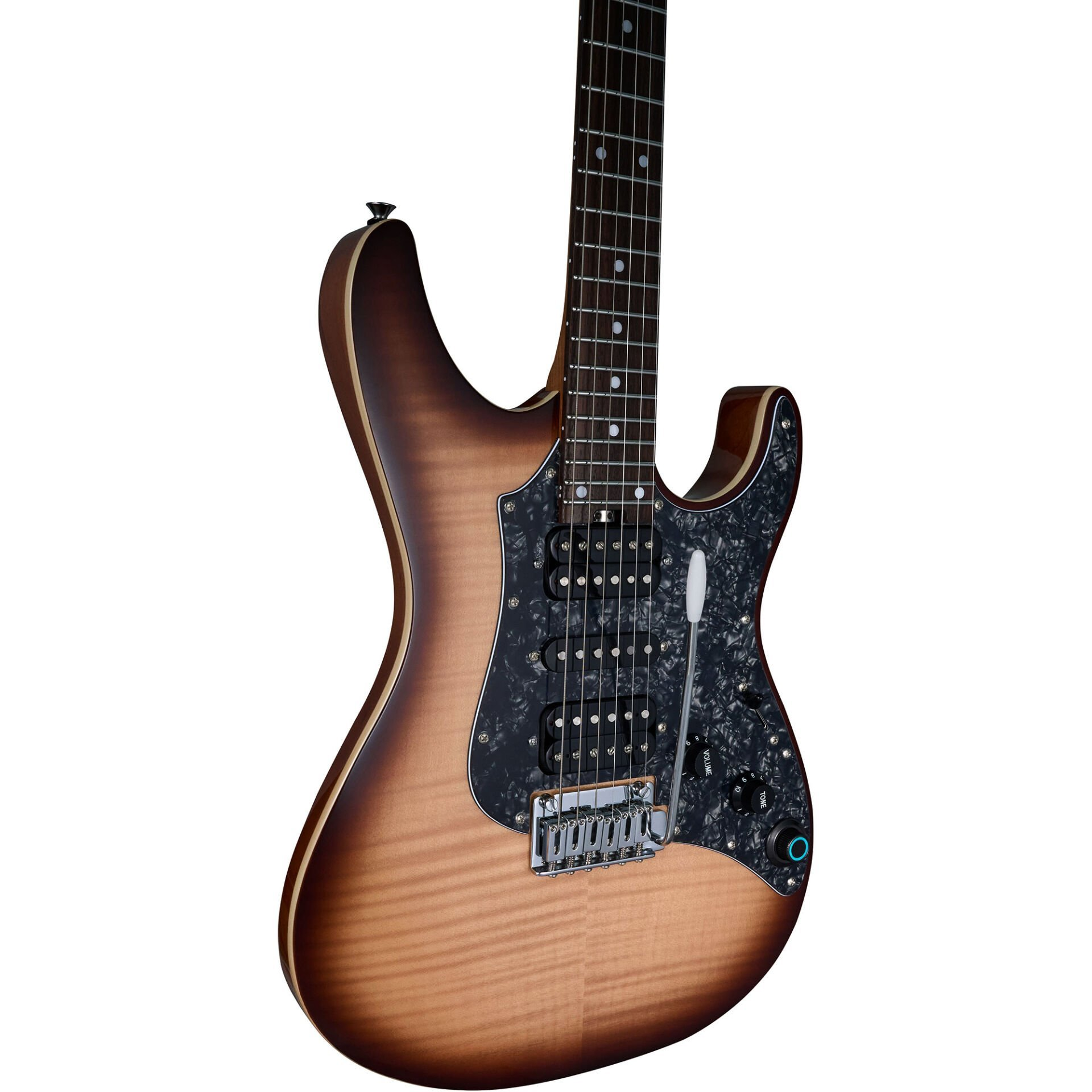 Kahverengi ahşap gövdeli ve siyah pena korumalı elektro gitar.