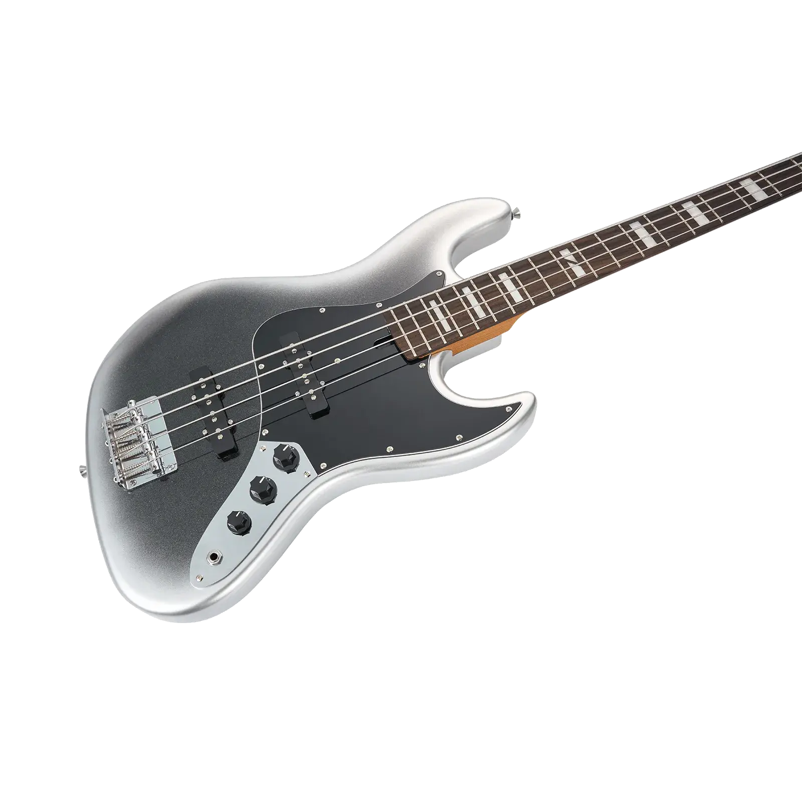 Siyah pena koruması ve klavyesi olan gümüş renkli elektro bas gitar. Parlak siyah düğmeler.