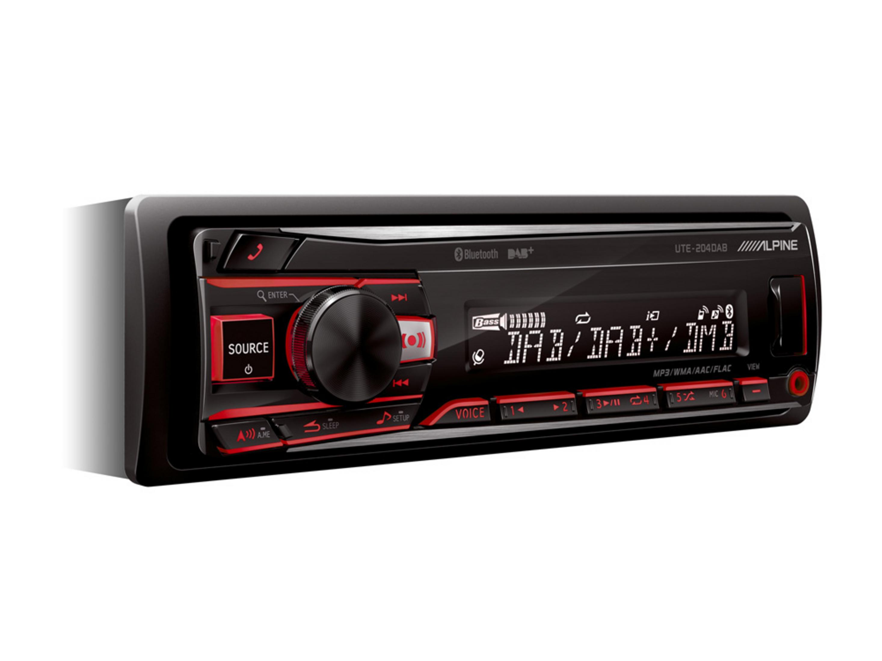 Ein schwarzes Autoradio mit roter Beleuchtung, einem Drehknopf und Tasten.