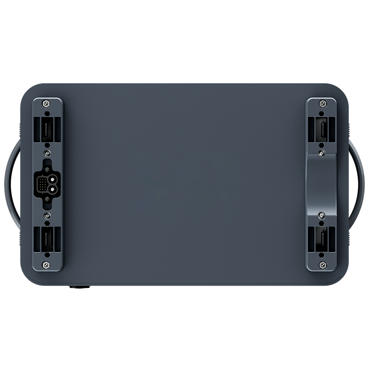 Un dispositivo rectangular gris con asas y un panel de conexión en el lado izquierdo.