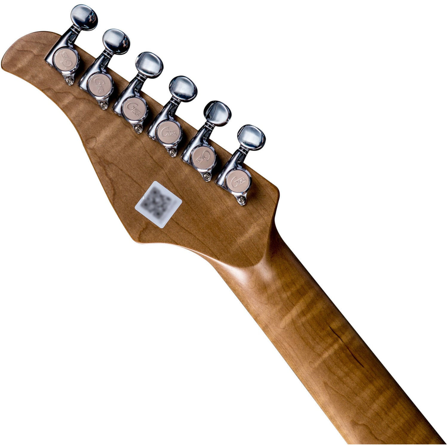 Ahşap üzerinde altı gümüş akort burgusu bulunan gitar başlığının yakın çekimi.