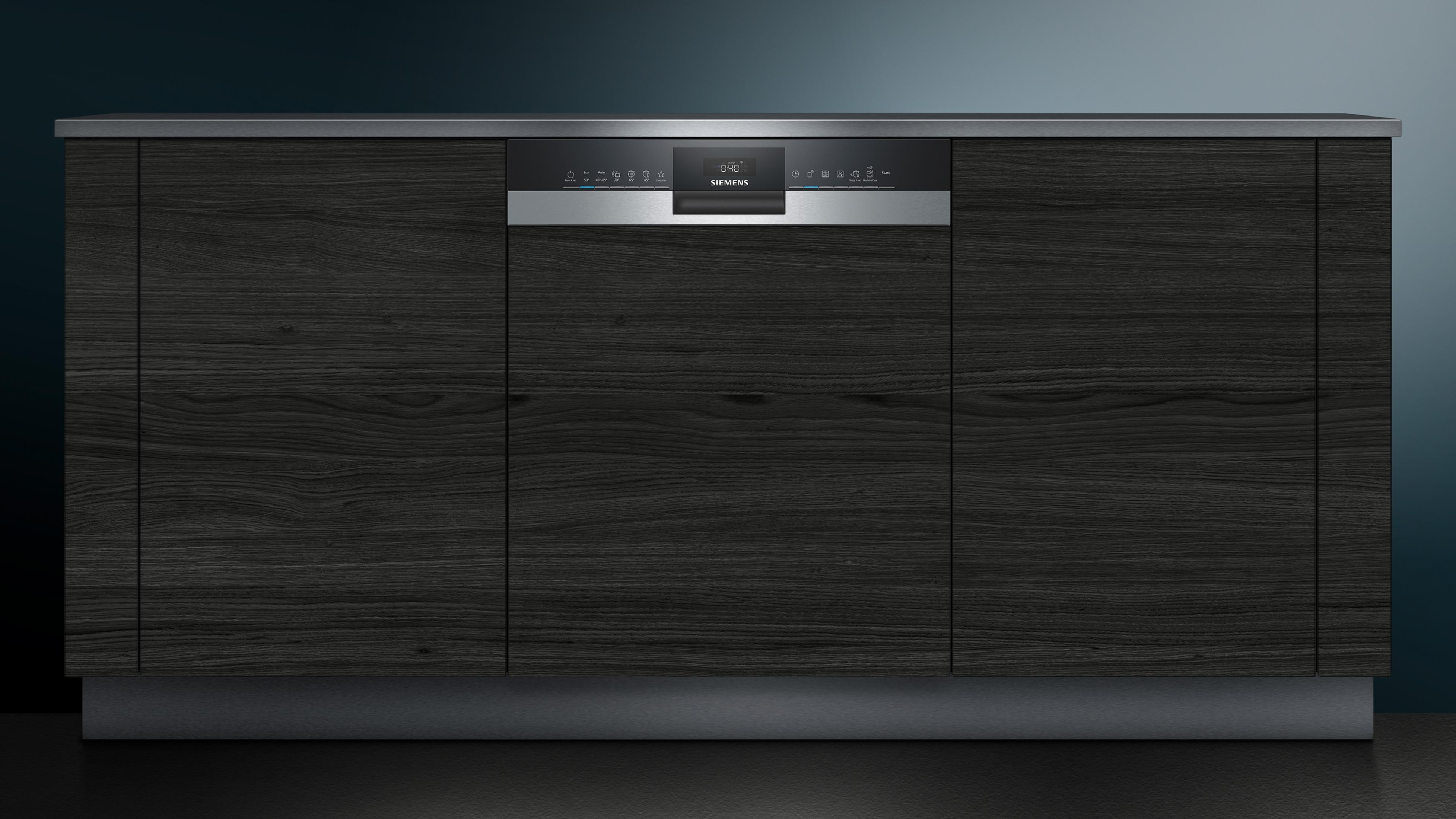 Un meuble de cuisine en bois foncé avec lave-vaisselle Siemens intégré et panneau de commande tactile.