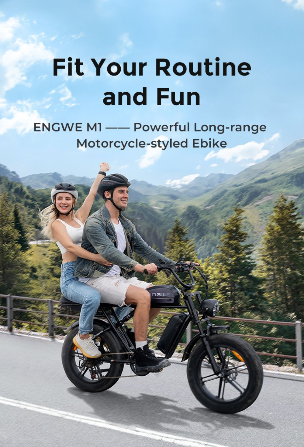 Una pareja monta una bicicleta eléctrica negra estilo moto en una carretera con montañas.
