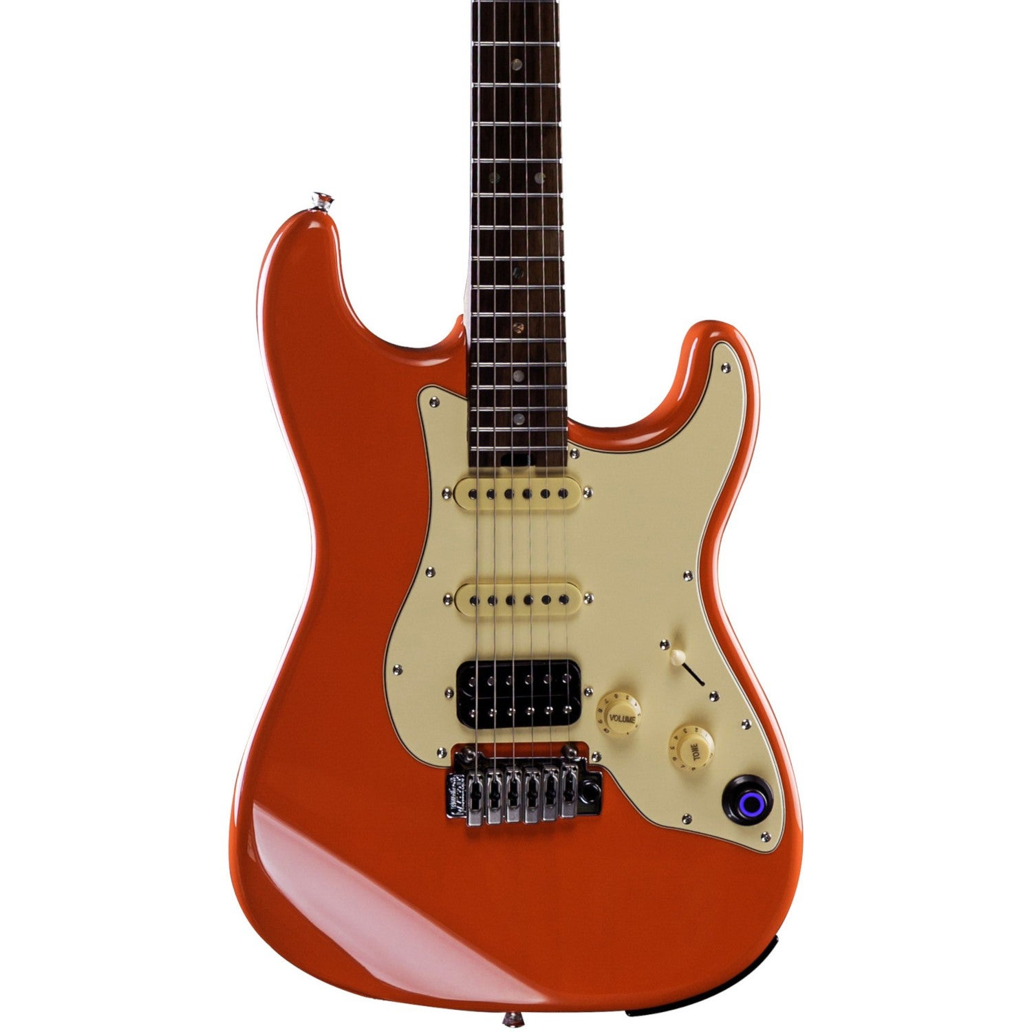 Krem rengi pena ve siyah manyetiklere sahip turuncu elektro gitar.