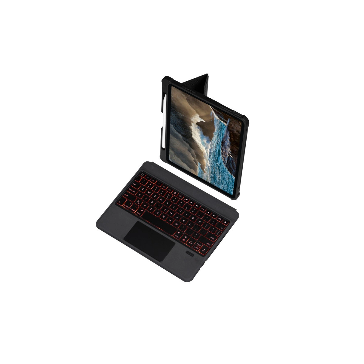 Klavye ve dokunmatik yüzeye sahip siyah bir tablet kılıfı gösteriliyor. Tablet ekranı manzaralı bir görüntü sergiliyor.
