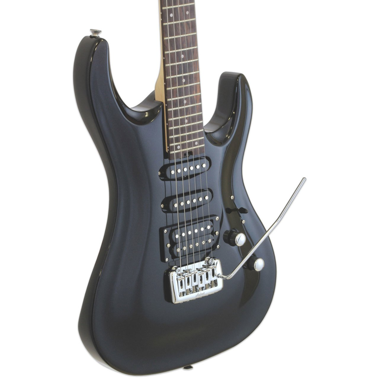 Parlak siyah elektro gitar, krom donanımlı, beyaz üzerinde izole edilmiş.