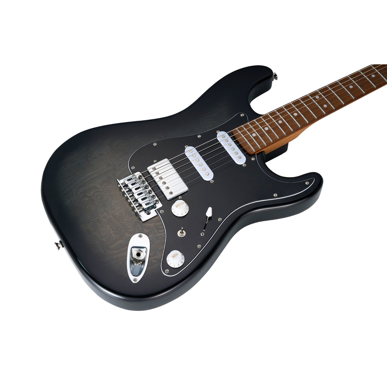 Ahşap klavyeli ve krom donanımlı siyah elektro gitar, beyaz arka plan üzerinde.