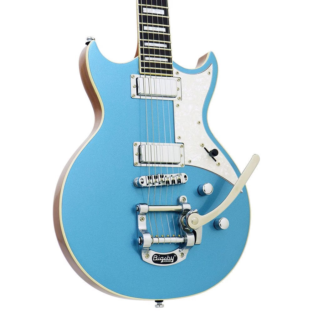 Bigsby vibratolu ve beyaz pickguardlı mavi elektro gitar.