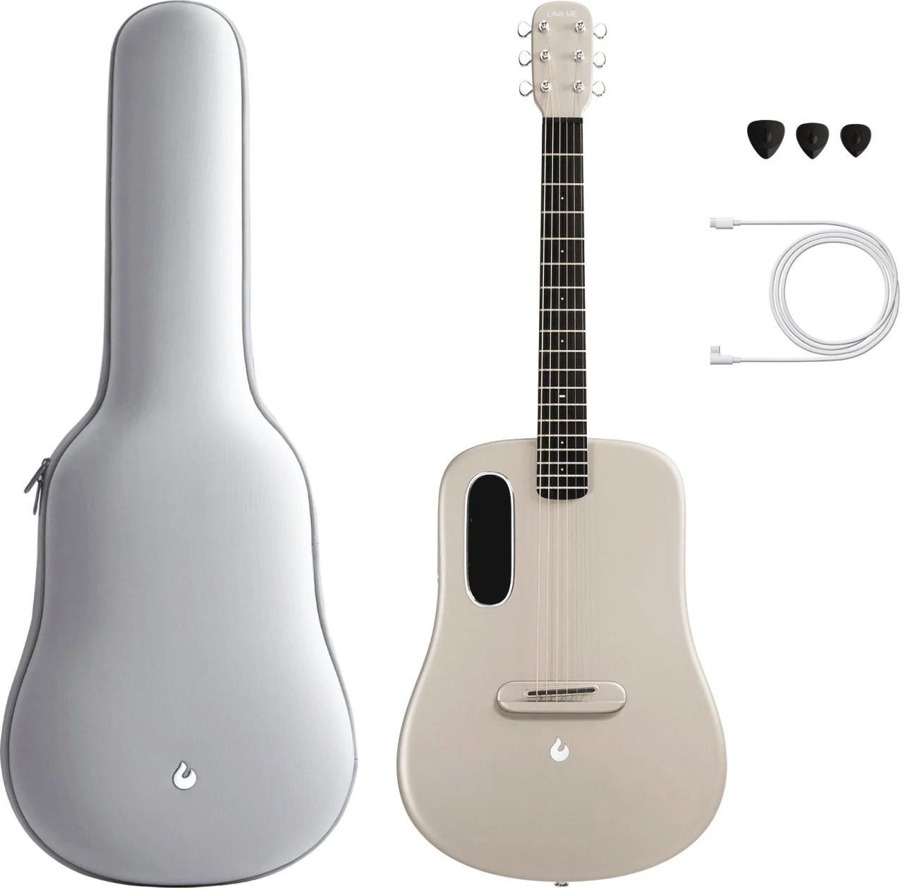 Gümüş rengi elektro gitar aksesuarlarıyla: kılıf, pena ve şarj kablosu.
