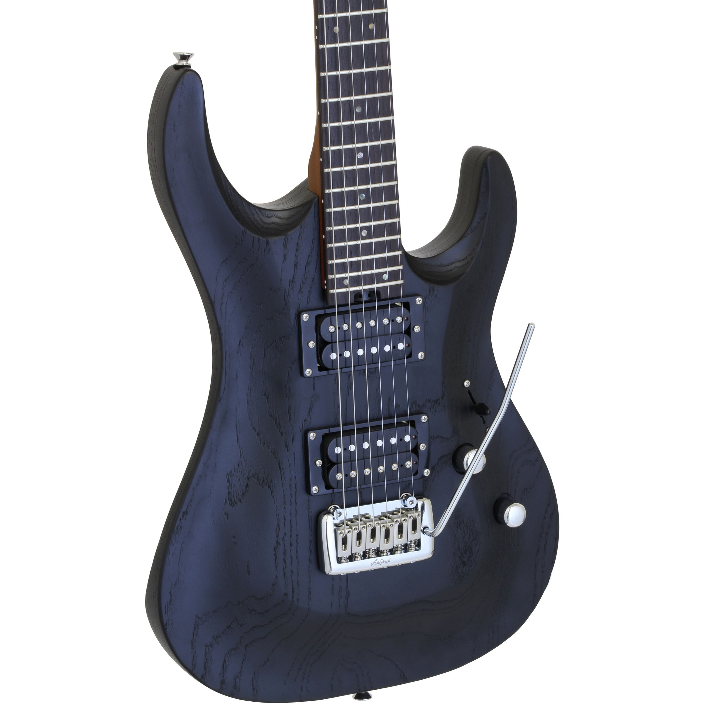 Gümüş donanımlı siyah elektro gitar ve tremolo kolu. Yakın çekim.