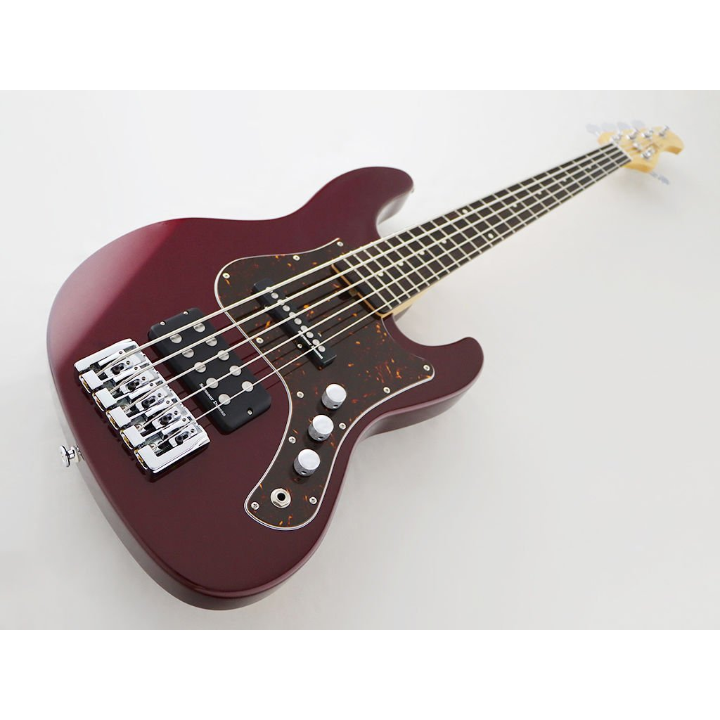 Kaplumbağa kabuğu pena ve krom donanıma sahip koyu kırmızı 5 telli bas gitar.