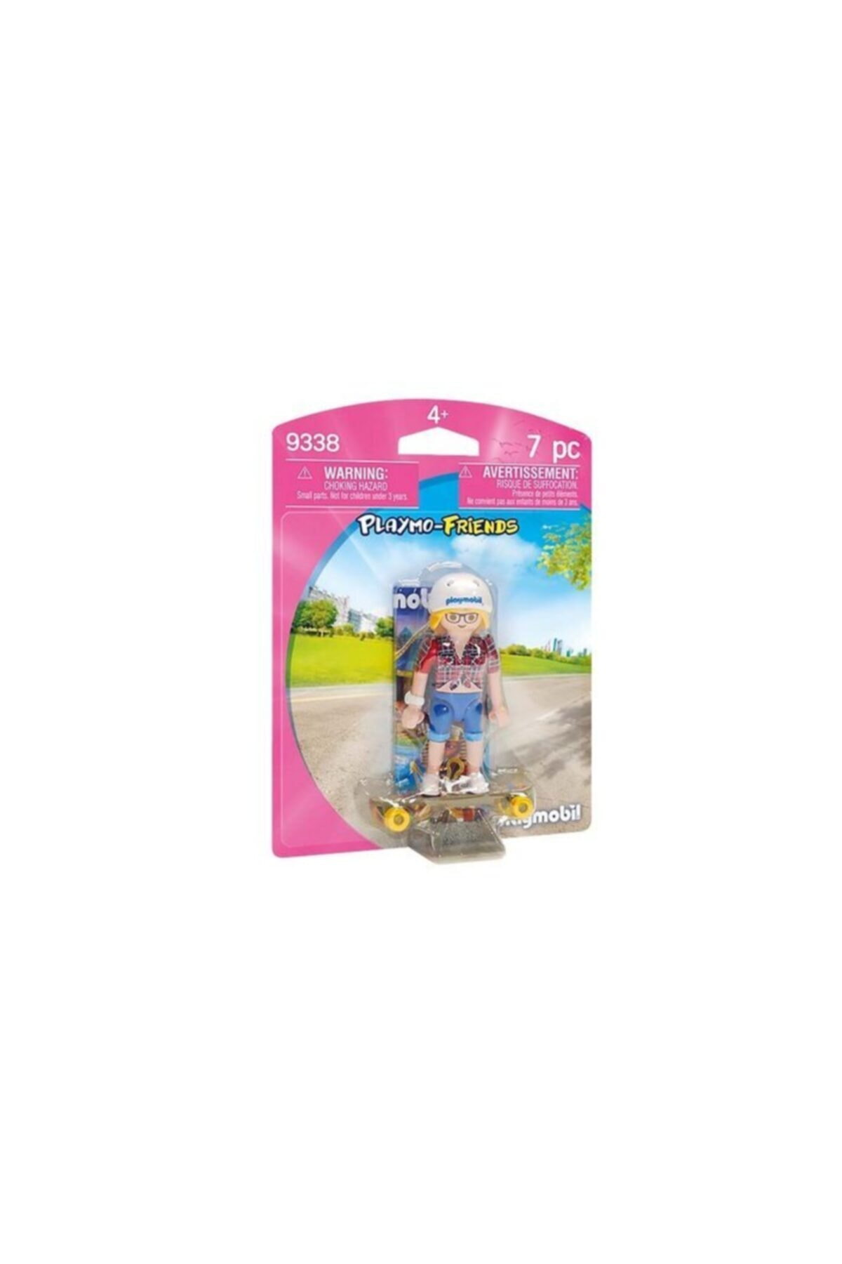 Personaggio Playmobil su skateboard, indossa camicia a quadri e pantaloncini.