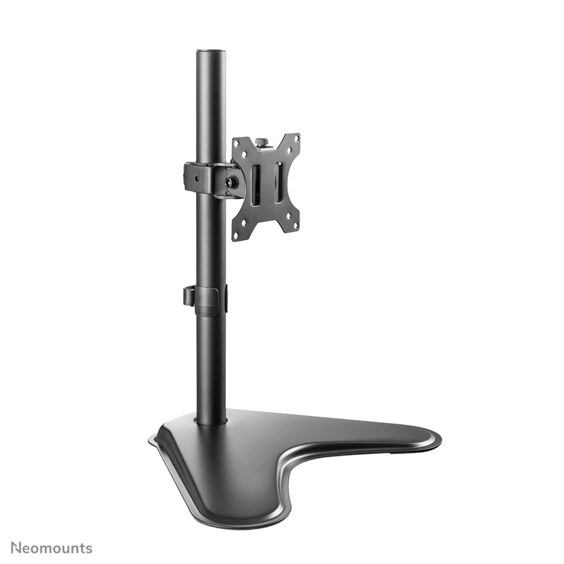 Een zwarte metalen monitorstandaard met een brede voet en verstelbare arm.