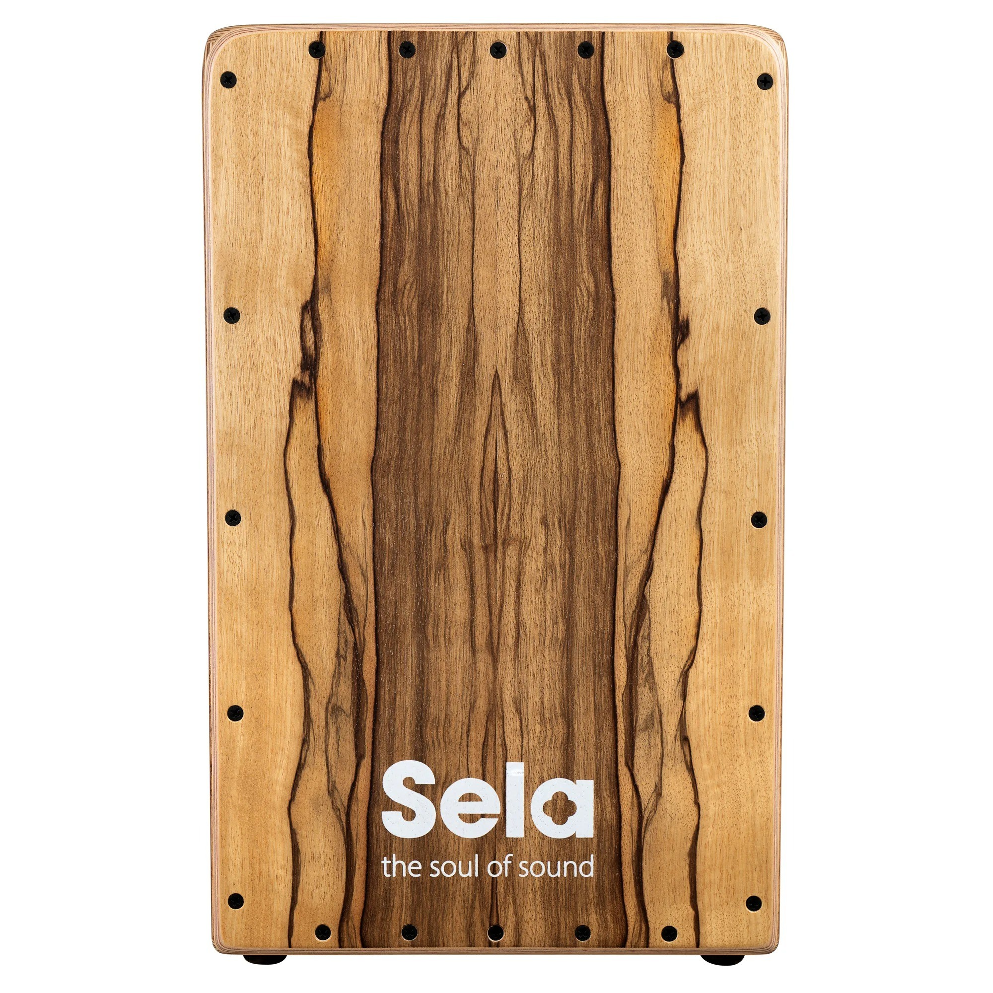 Koyu çizgili ahşap cajon ve beyaz "Sela the soul of sound" logosu.