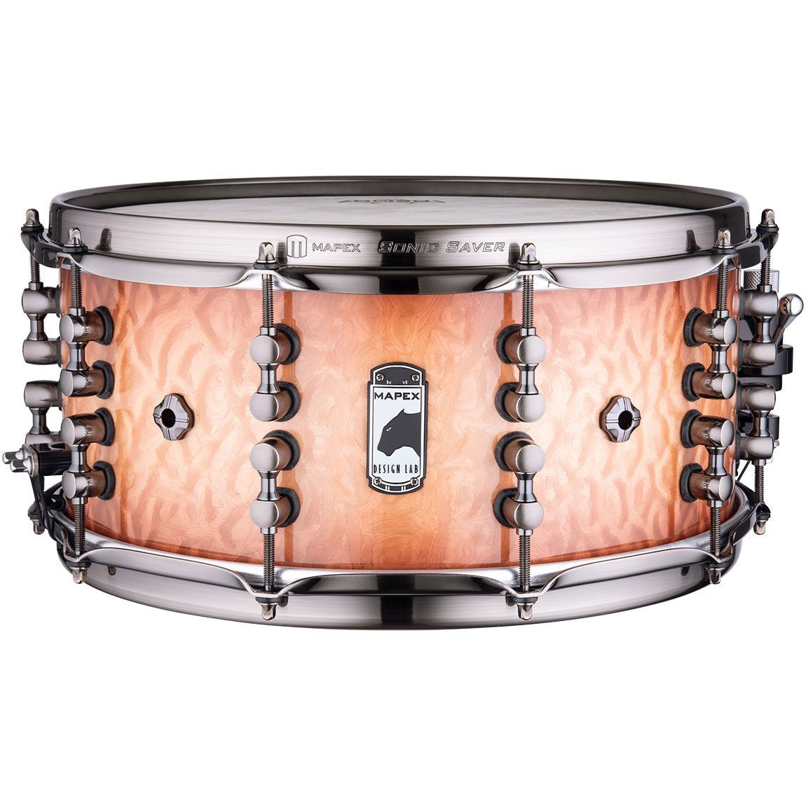 Turuncu ahşap damarlı ve gümüş donanımlı bir Mapex trampet.