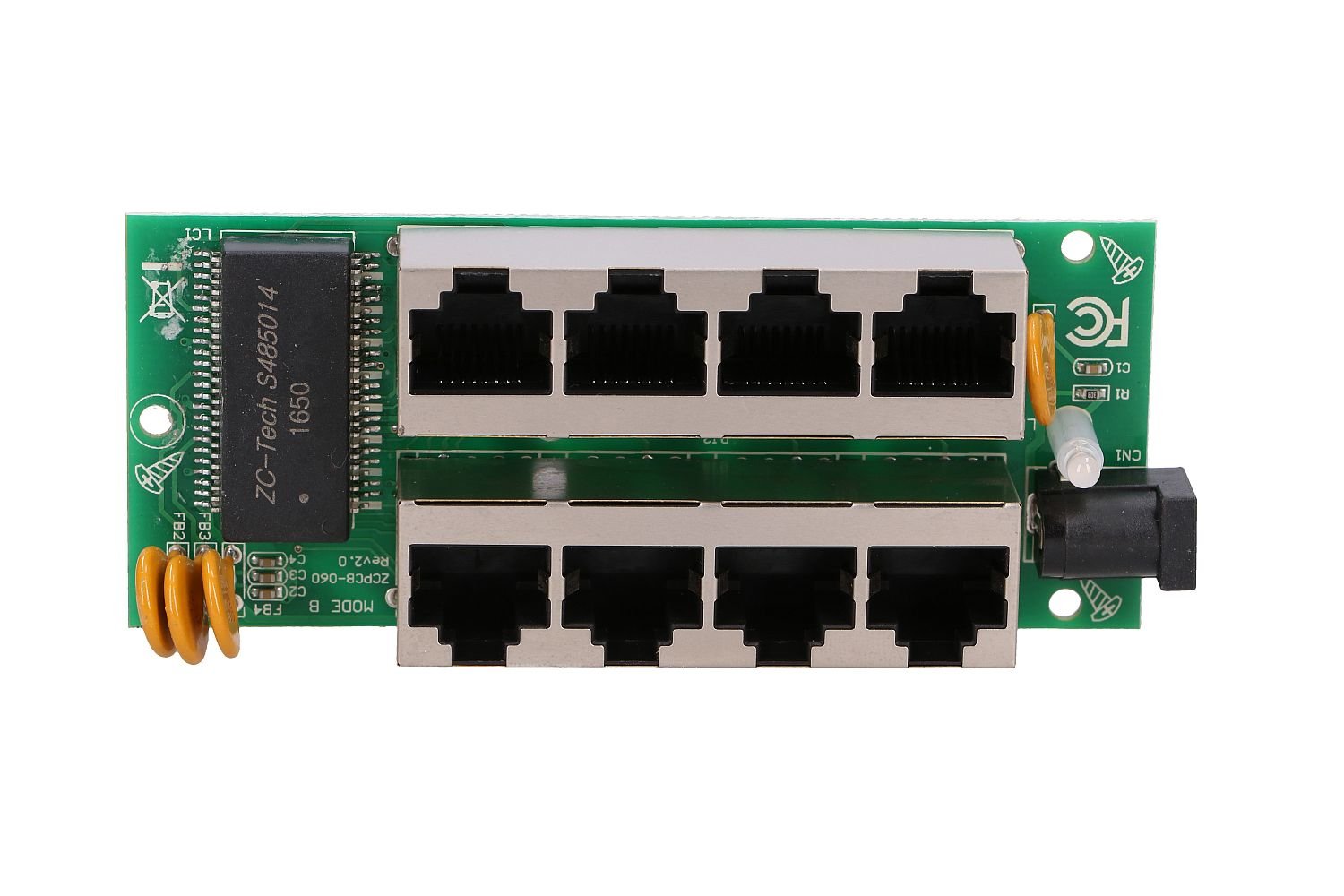 Scheda a circuito stampato verde con 8 porte RJ45, un chip e logo FC.