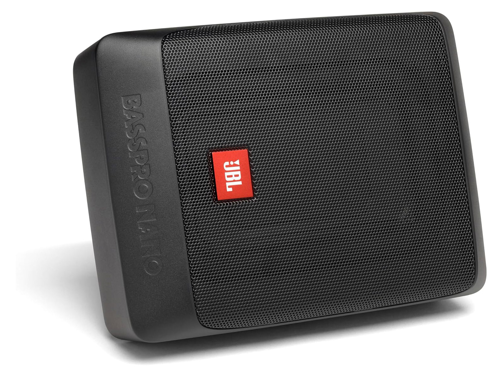 Subwoofer JBL Basspro Nano noir avec logo et texte JBL rouge.