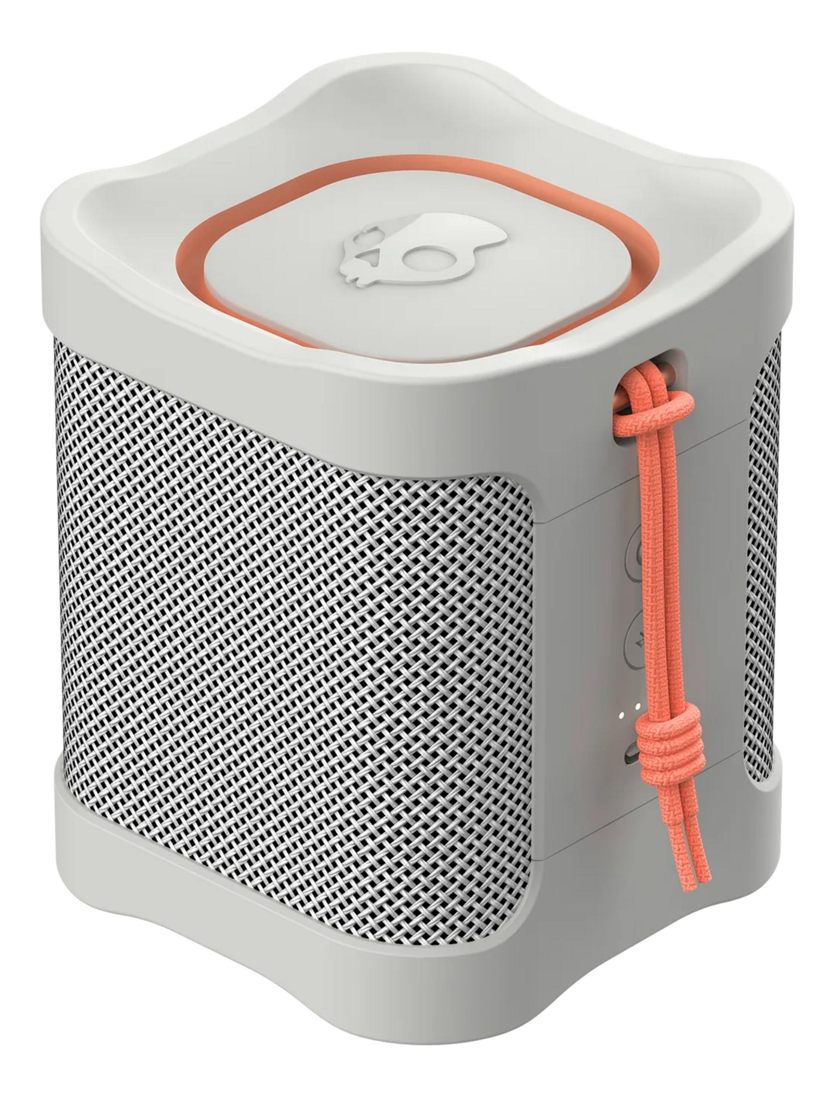 Grauer Lautsprecher mit orangefarbenem Band und Totenkopf-Logo.