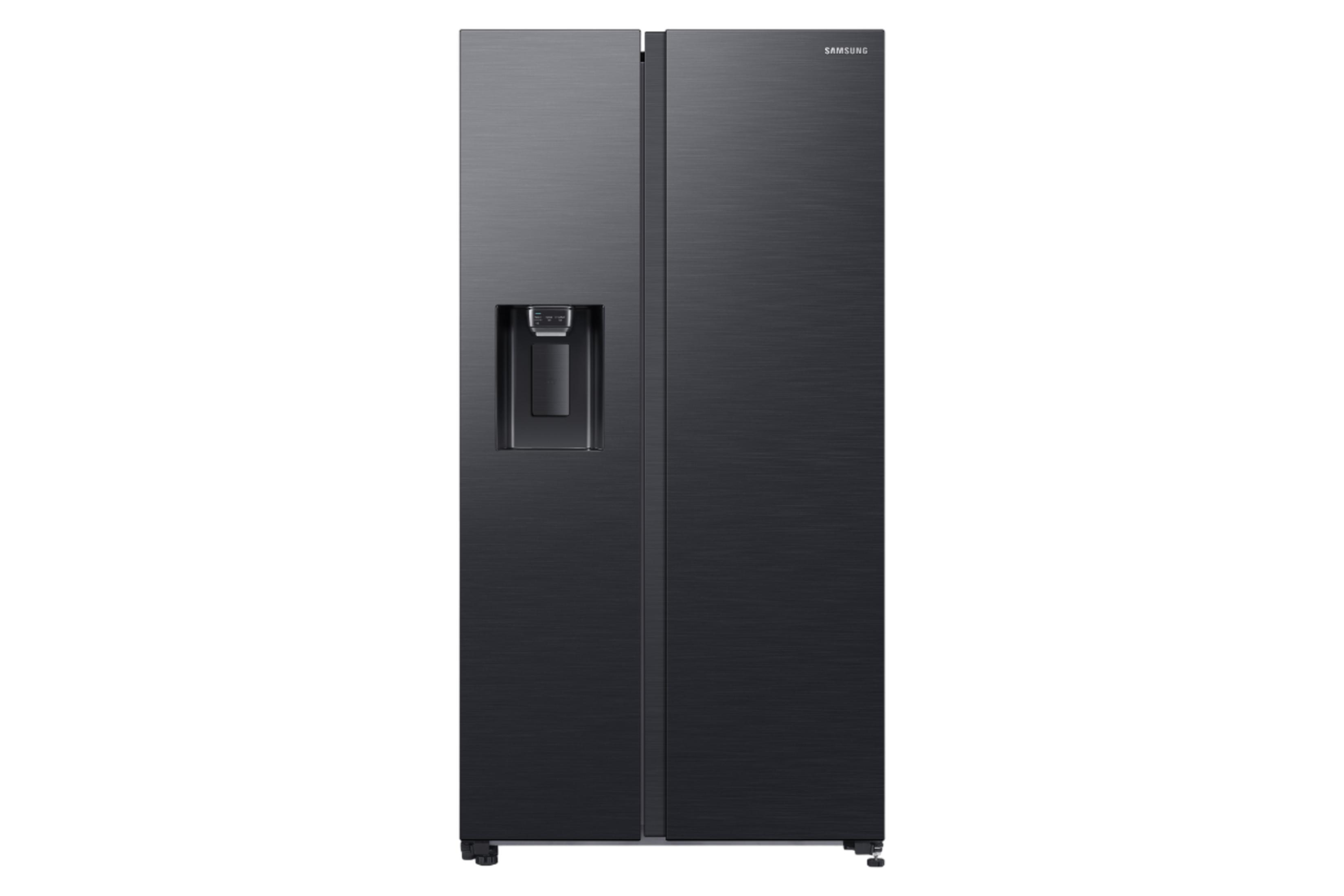 Zwarte Samsung side-by-side koelkast met waterdispenser.