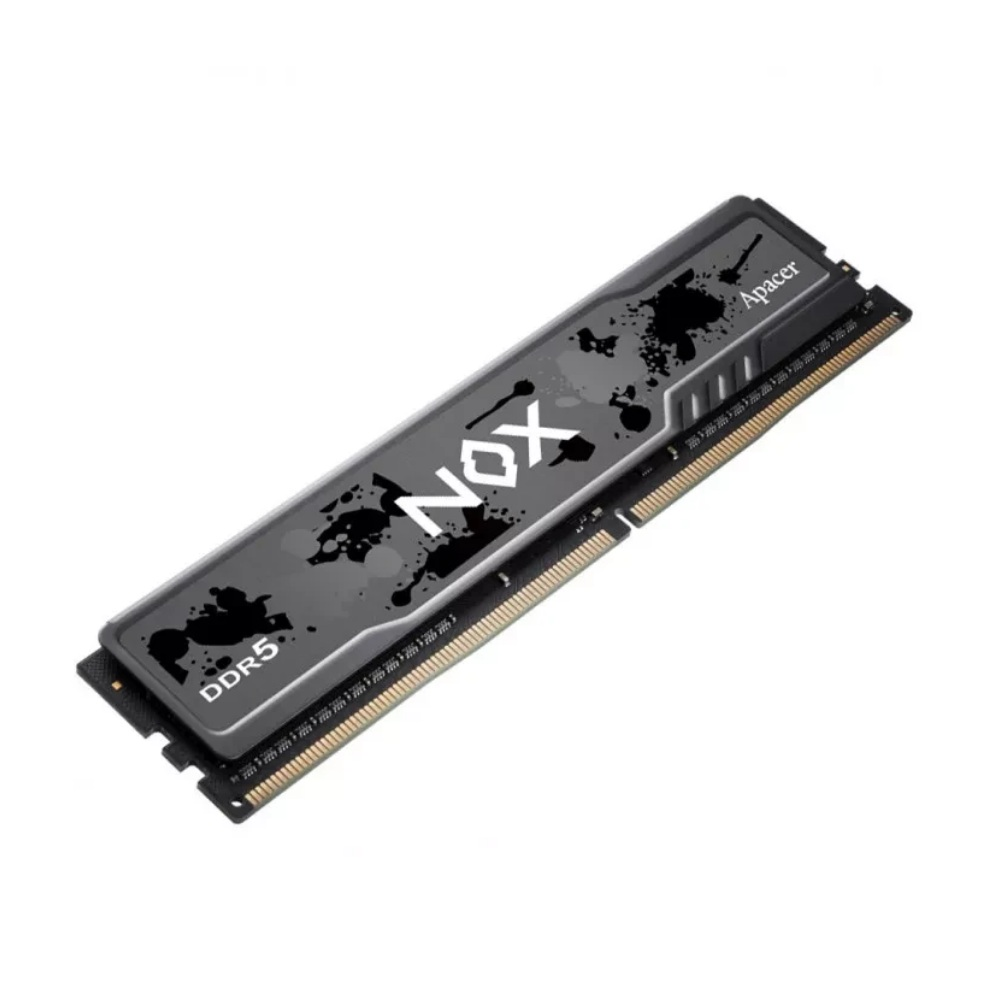 Un banco di RAM DDR5 nero con schizzi grigi e logo NOX.