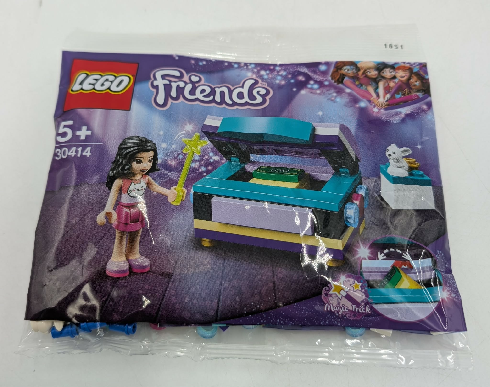 Sac de jouets Lego Friends avec figurine, coffre, argent et souris.