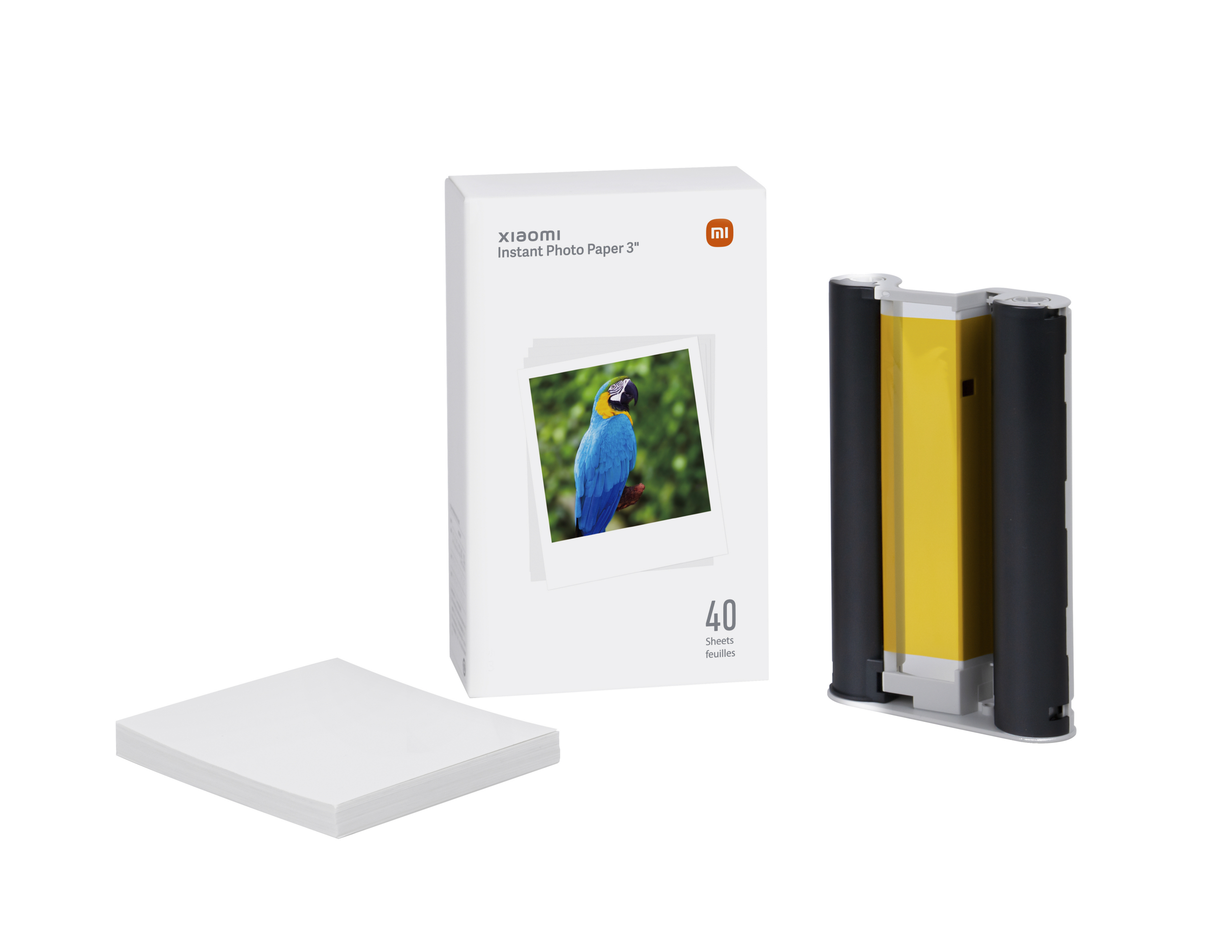 Baskı şeridi ve beyaz kağıt yığını içeren Xiaomi fotoğraf kağıdı paketi.