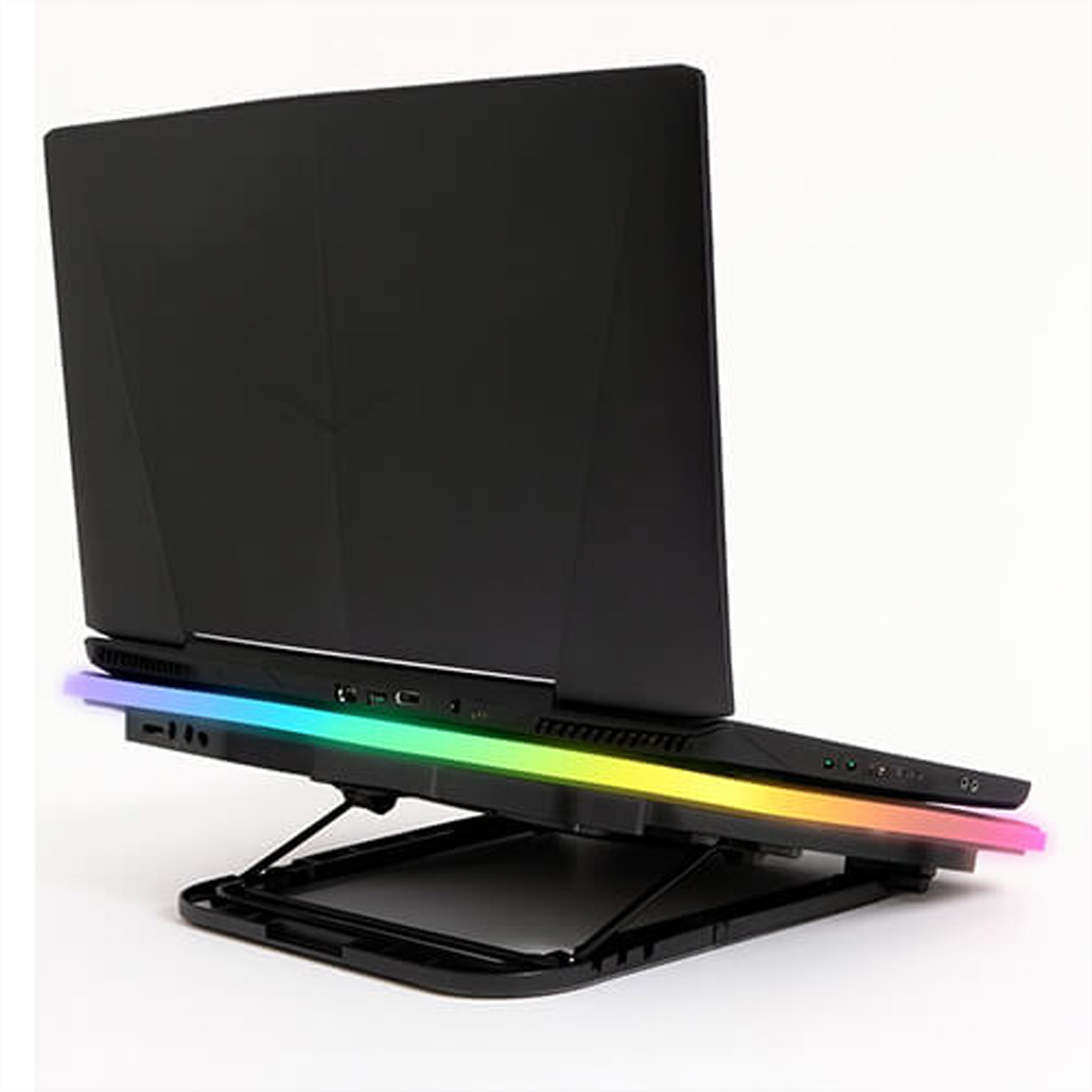 Schwarzer Laptop auf einem Ständer mit RGB-Beleuchtung