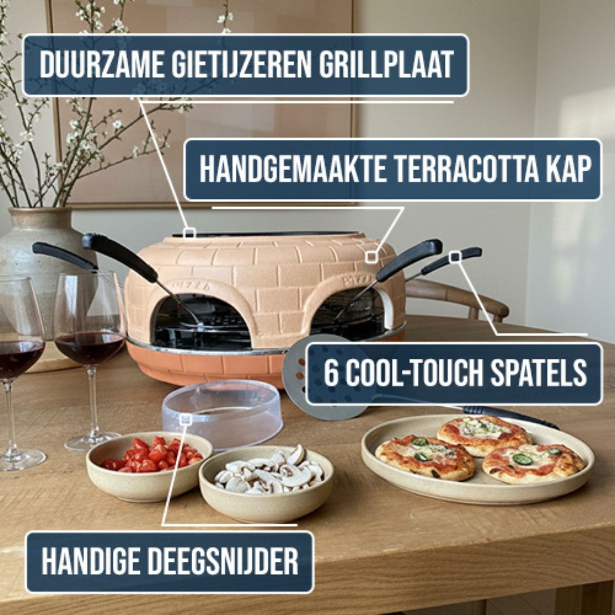 Pizzaoven met grillplaat, terracotta kap, 6 spatels, deegsnijder, rode wijn en ingrediënten.