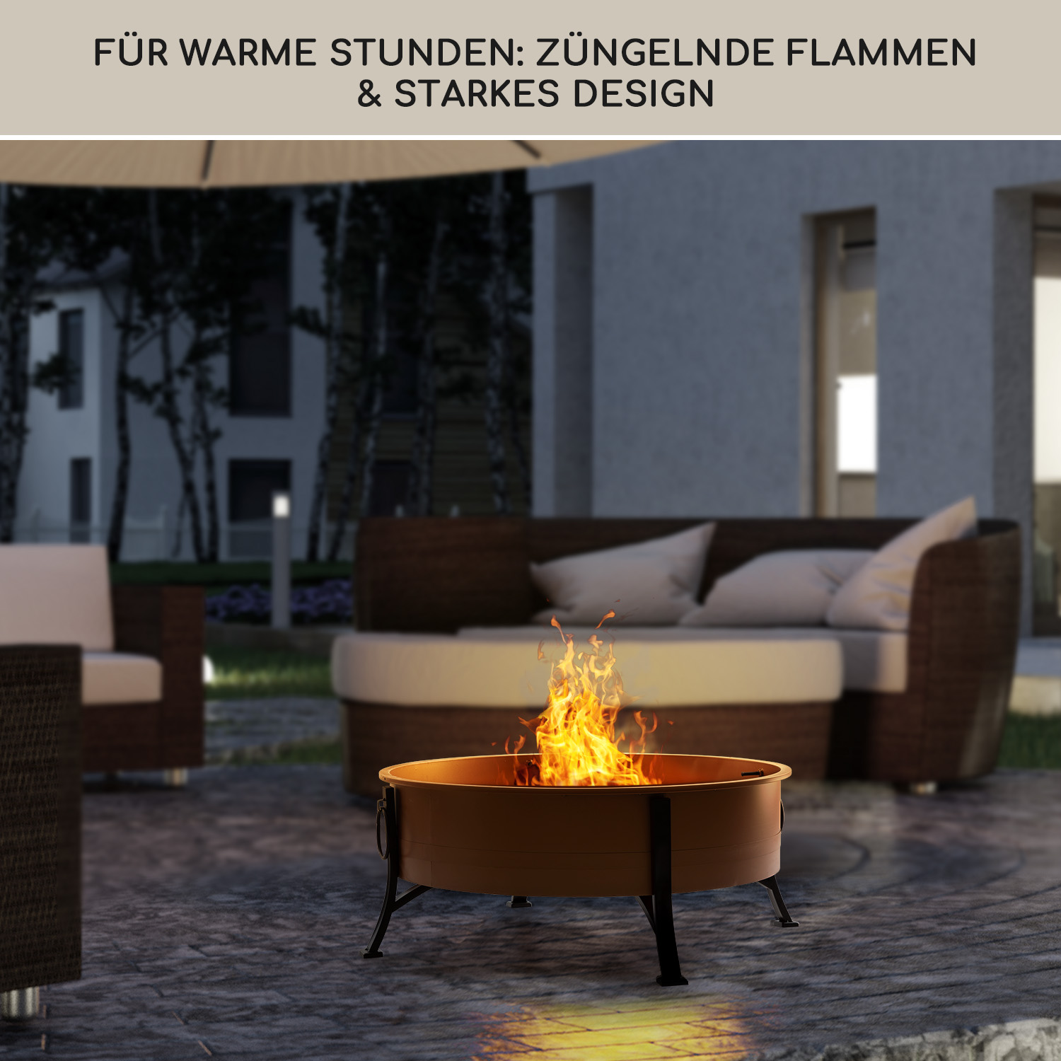 Feuerstelle mit Flammen und Sitzmöbeln auf einer Terrasse bei Nacht.