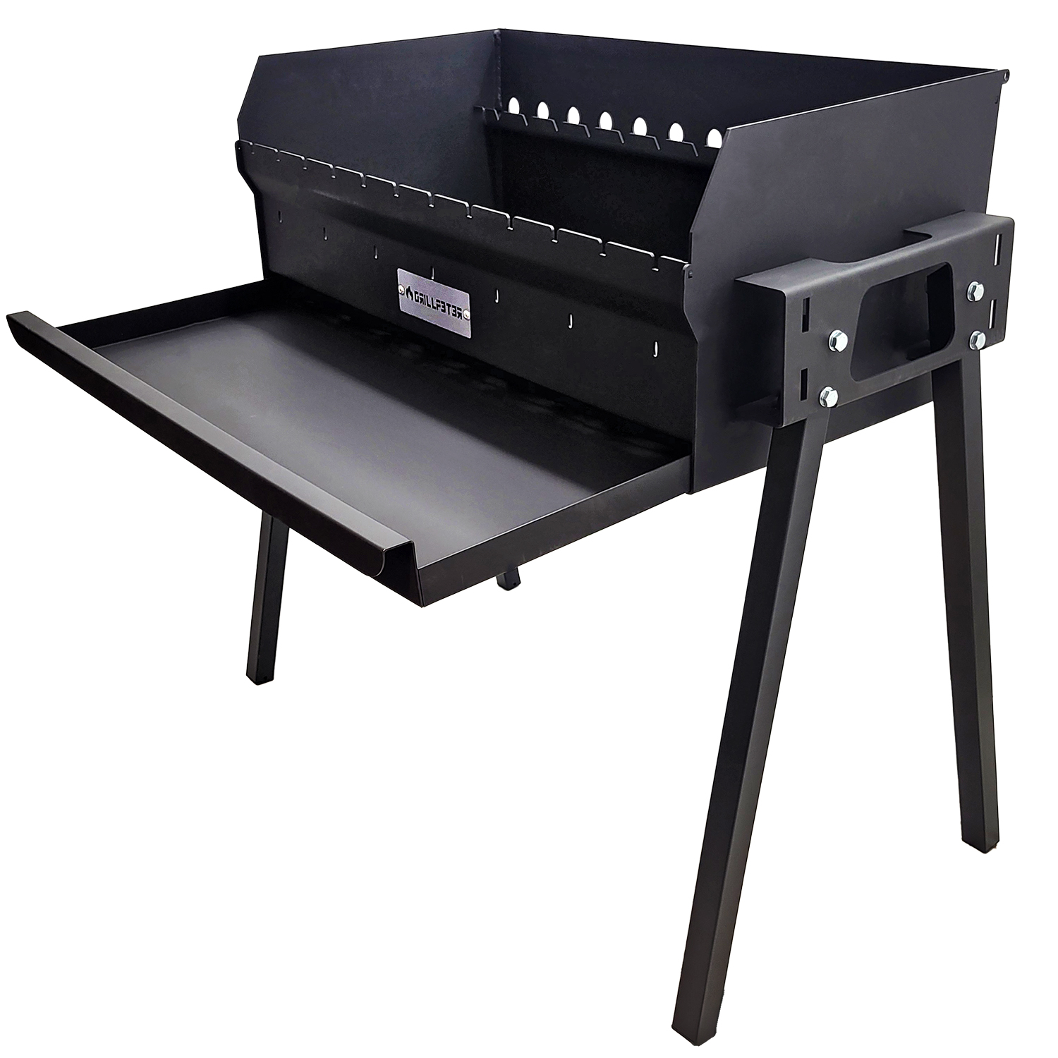 Ein schwarzer Metallgrill mit ausklappbarer Ablage und vier Beinen.