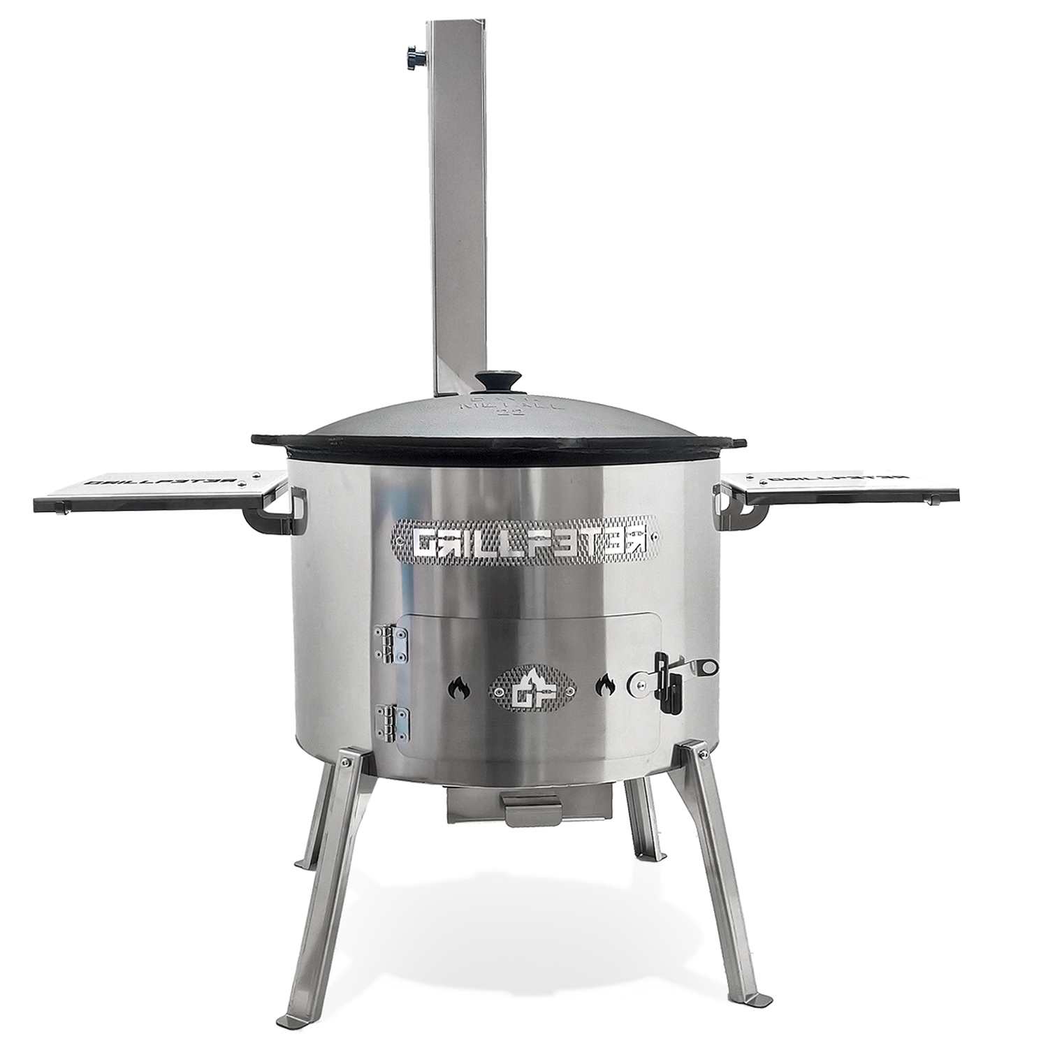 Ein silberner Grill mit ausklappbaren Seitenablagen und einem hohen Schornstein.
