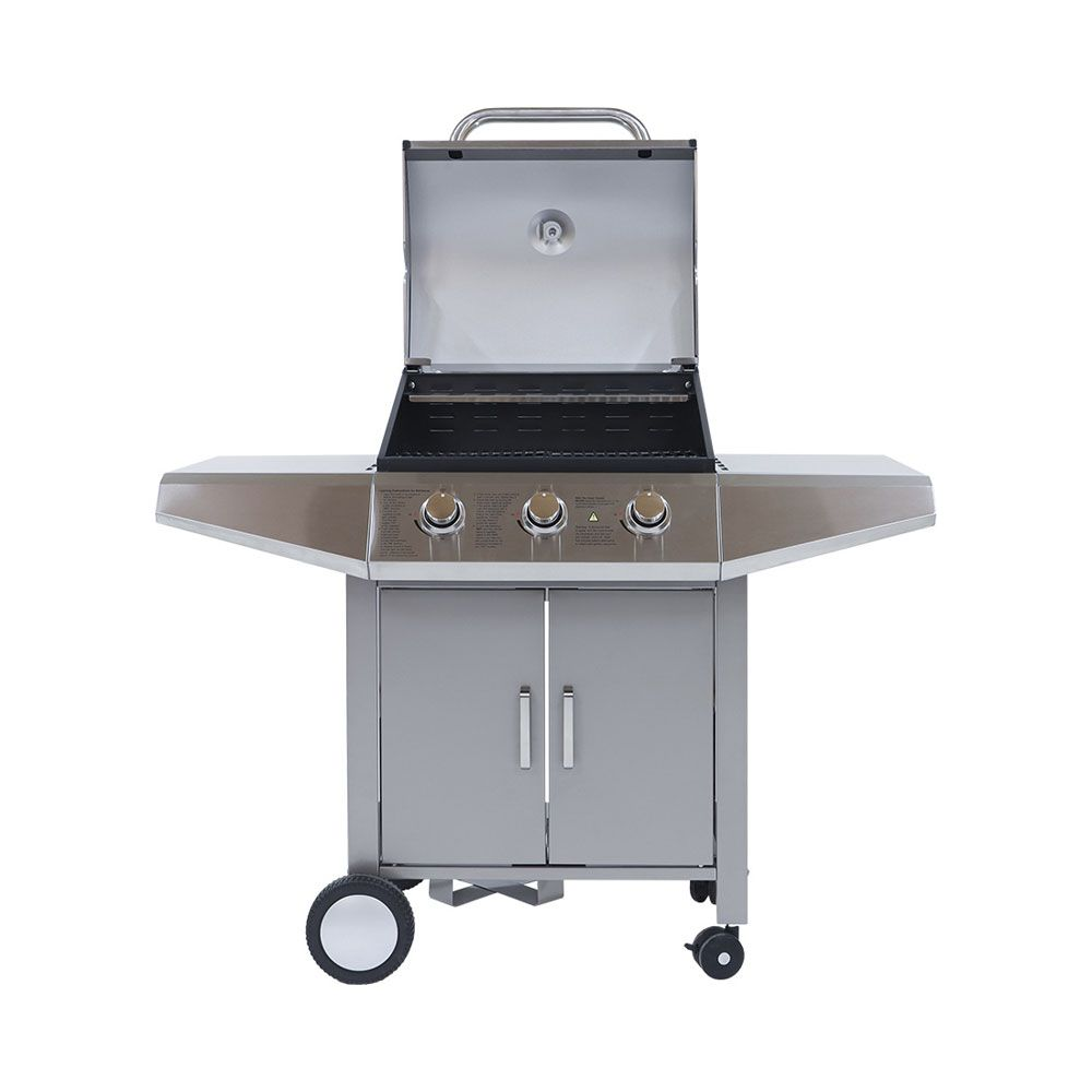 Ein silberner Gasgrill mit offenem Deckel, drei Knöpfen und zwei Türen.