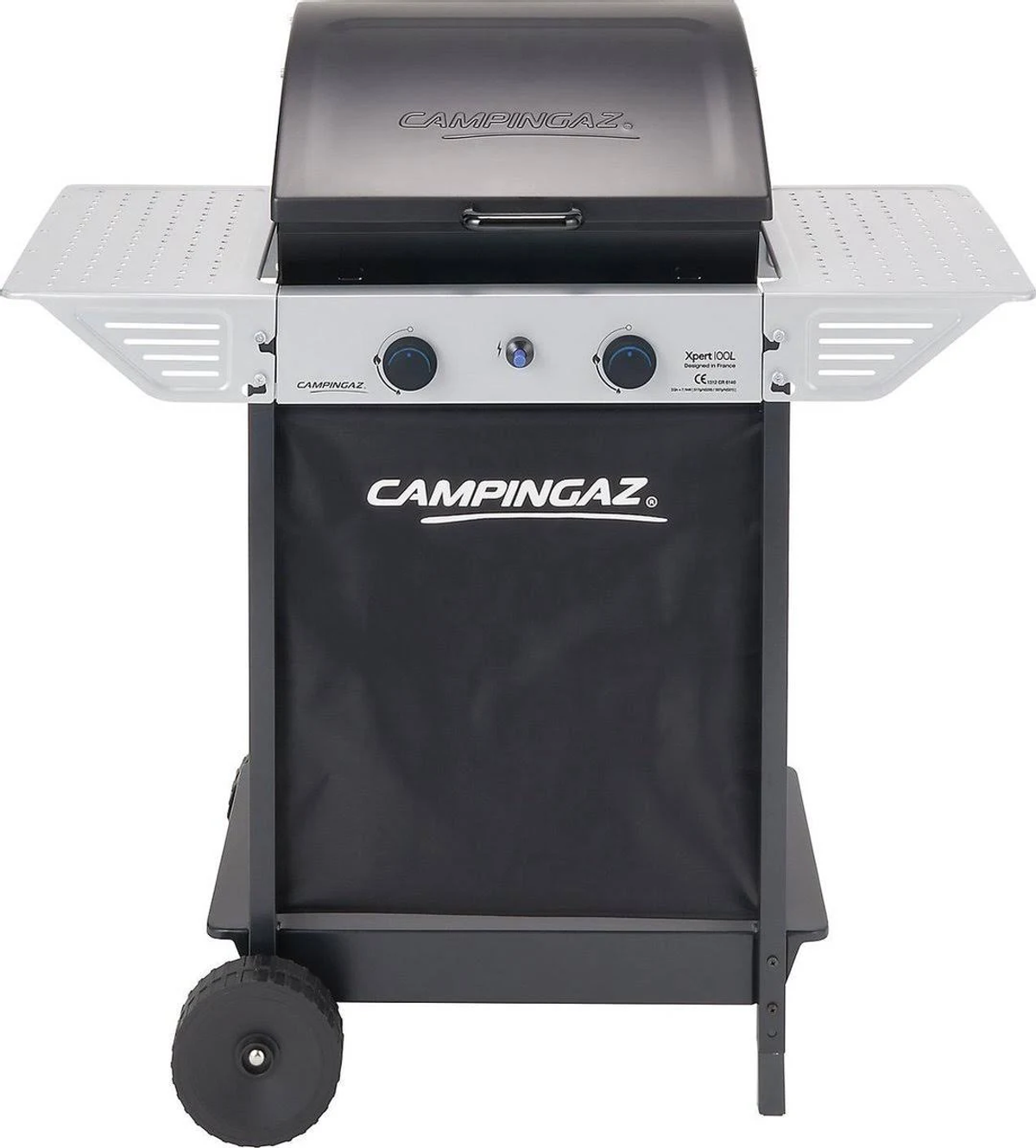 Una parrilla Campingaz negra con dos estantes laterales y ruedas.