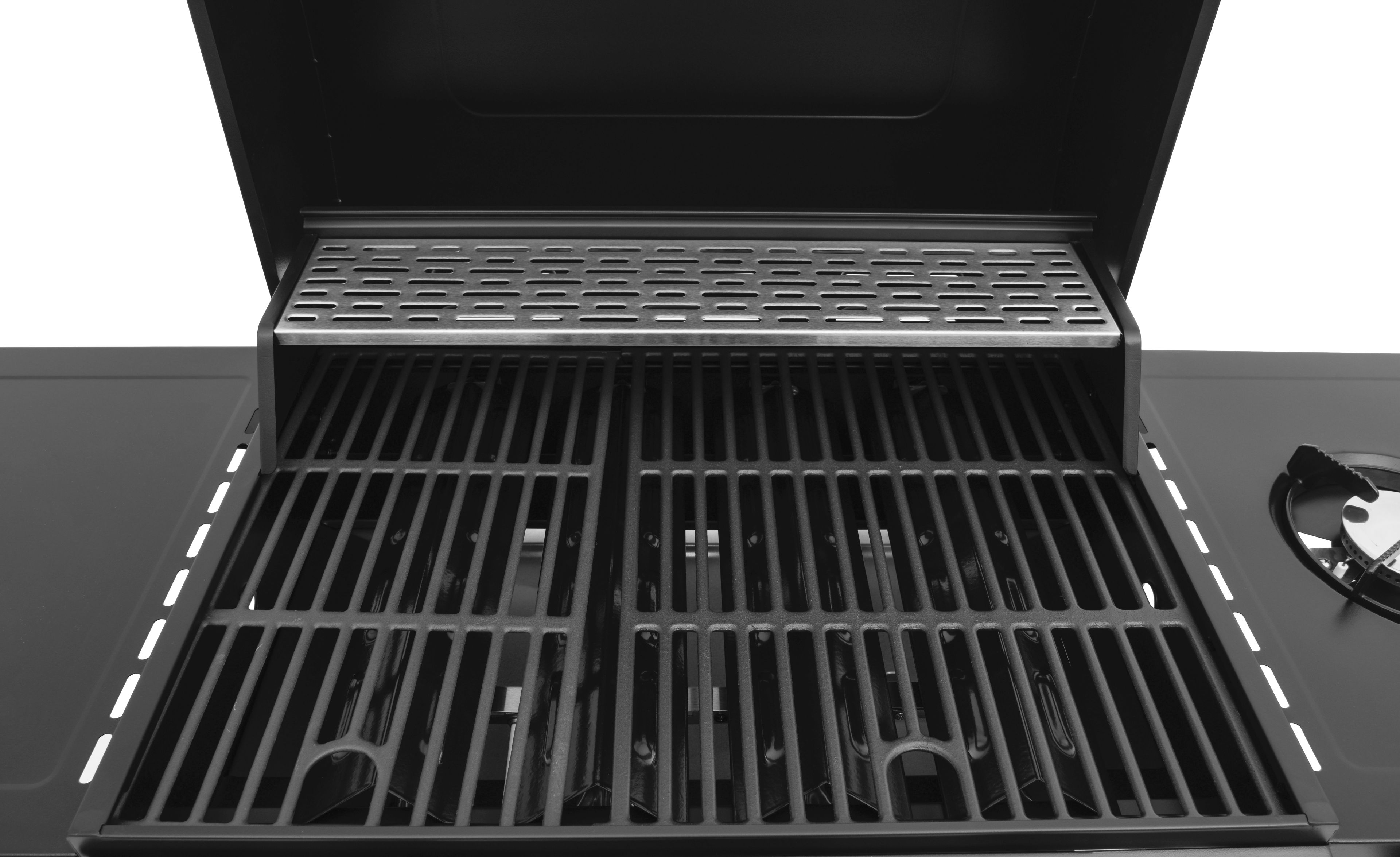 Ein offener, schwarzer Gasgrill mit Metallrosten und einer oberen Ablage.