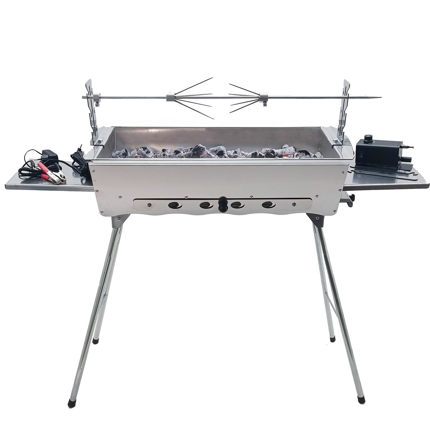 Ein silberner Grill mit einem Drehtürspieß, Holzkohle und einem Motor.