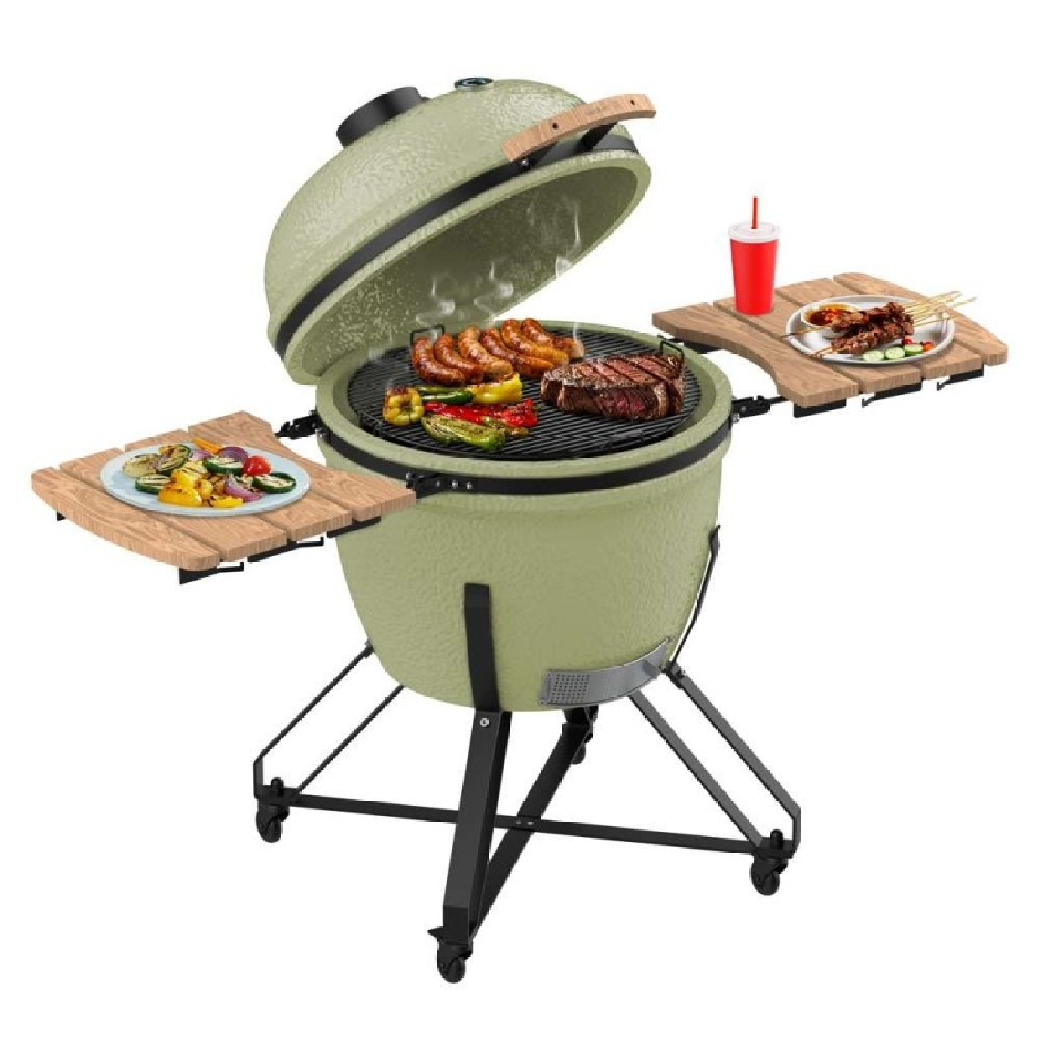 Grill kamado verde in ceramica con coperchio aperto, cuoce salsicce, bistecca e verdure.