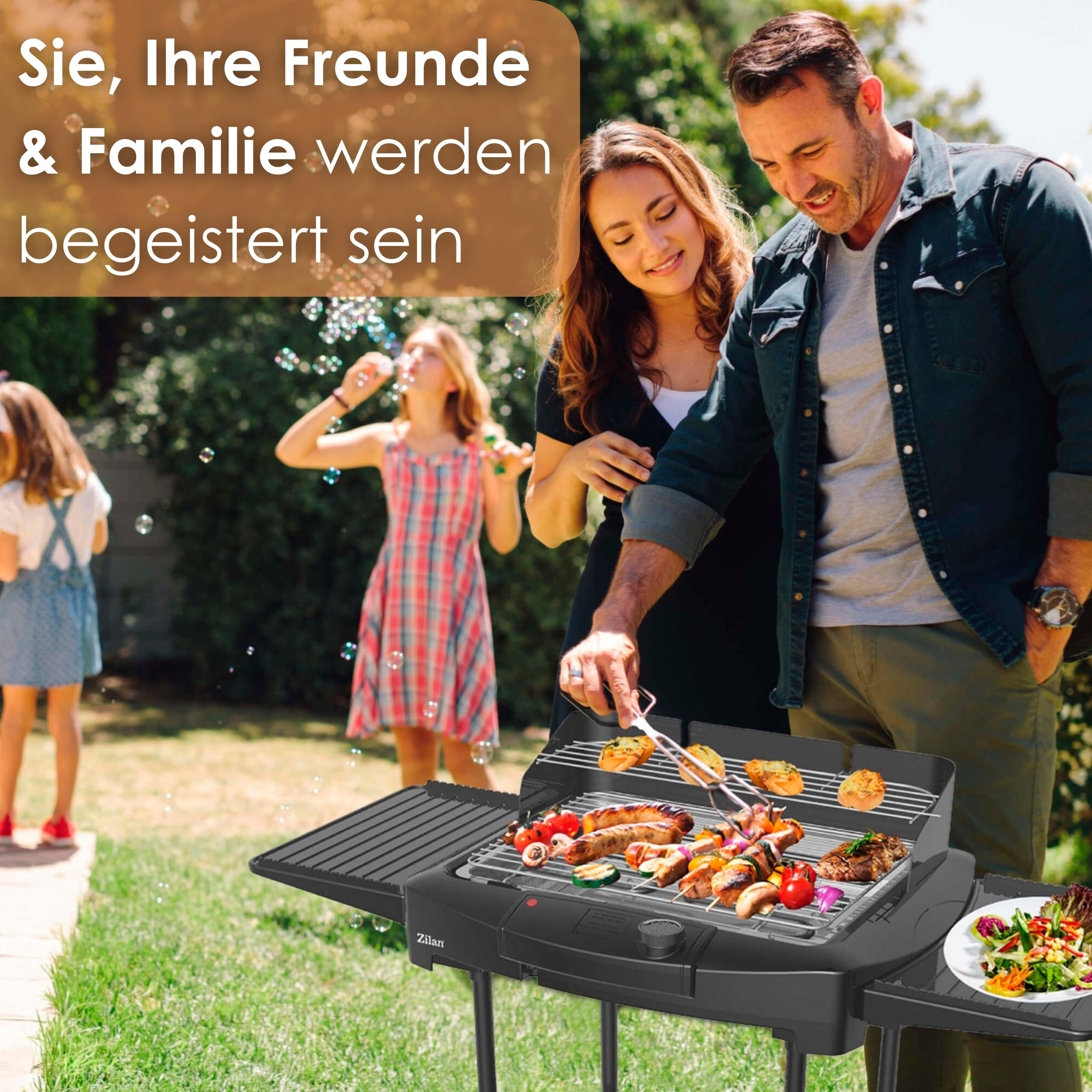 Familie grillt im Garten. Kinder spielen mit Seifenblasen. Essen auf dem Grill.