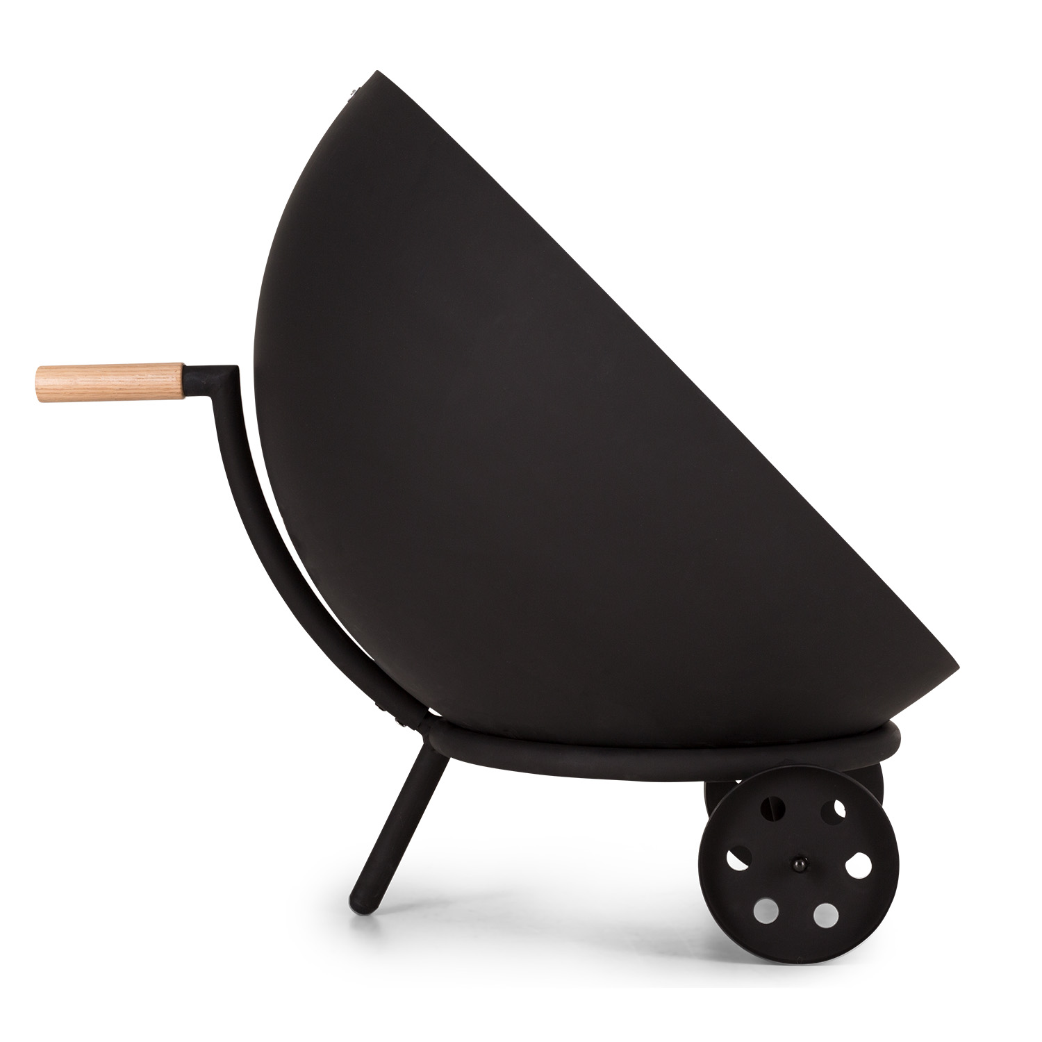 Schwarzer Grillwagen mit Holzgriff und Rädern auf weißem Hintergrund.