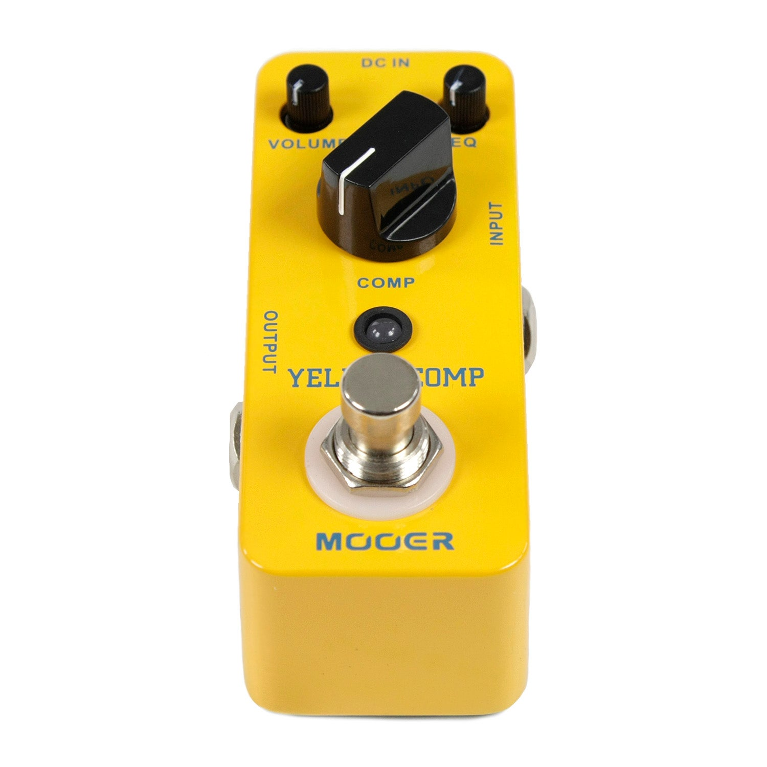 Een geel Mooer Yellow Comp gitaarpedaal met zwarte knoppen en zilveren voetschakelaar.