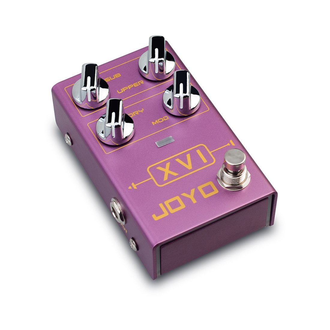 SUB, UPPER, DRY, MOD etiketli dört gümüş düğmeli mor efekt pedalı.