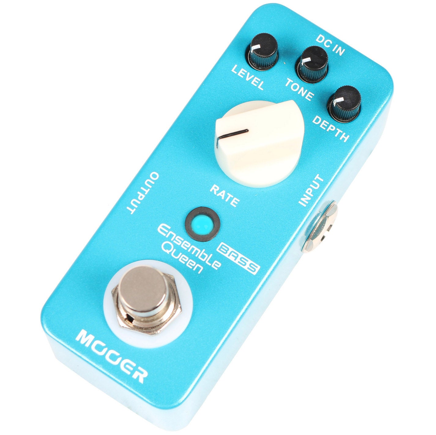 Beyaz rate düğmeli, siyah tone düğmeli ve gümüş footswitch'li mavi Mooer Bass Ensemble Queen pedalı.